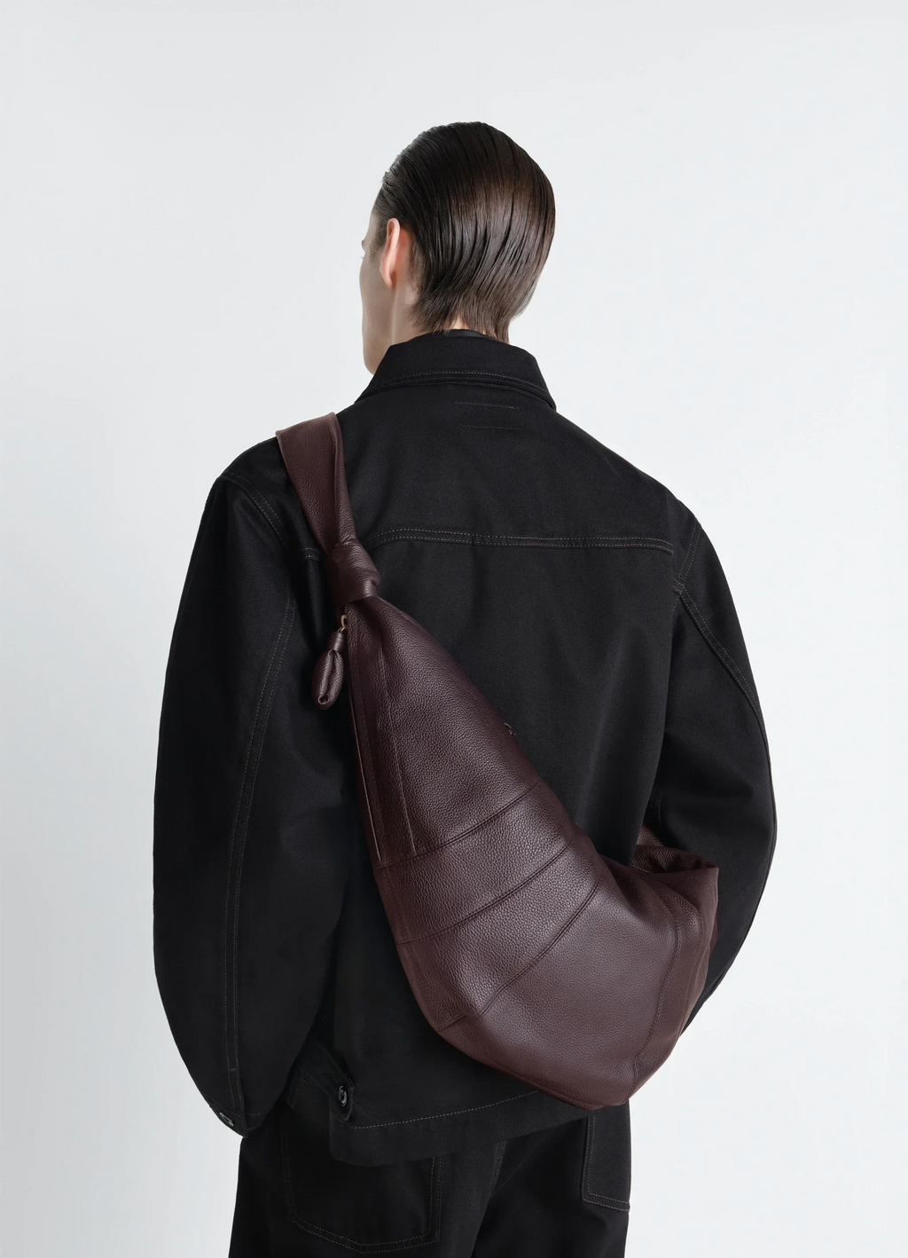 GRAND SAC CROISSANT EN CUIR GRAINÉ SOUPLE