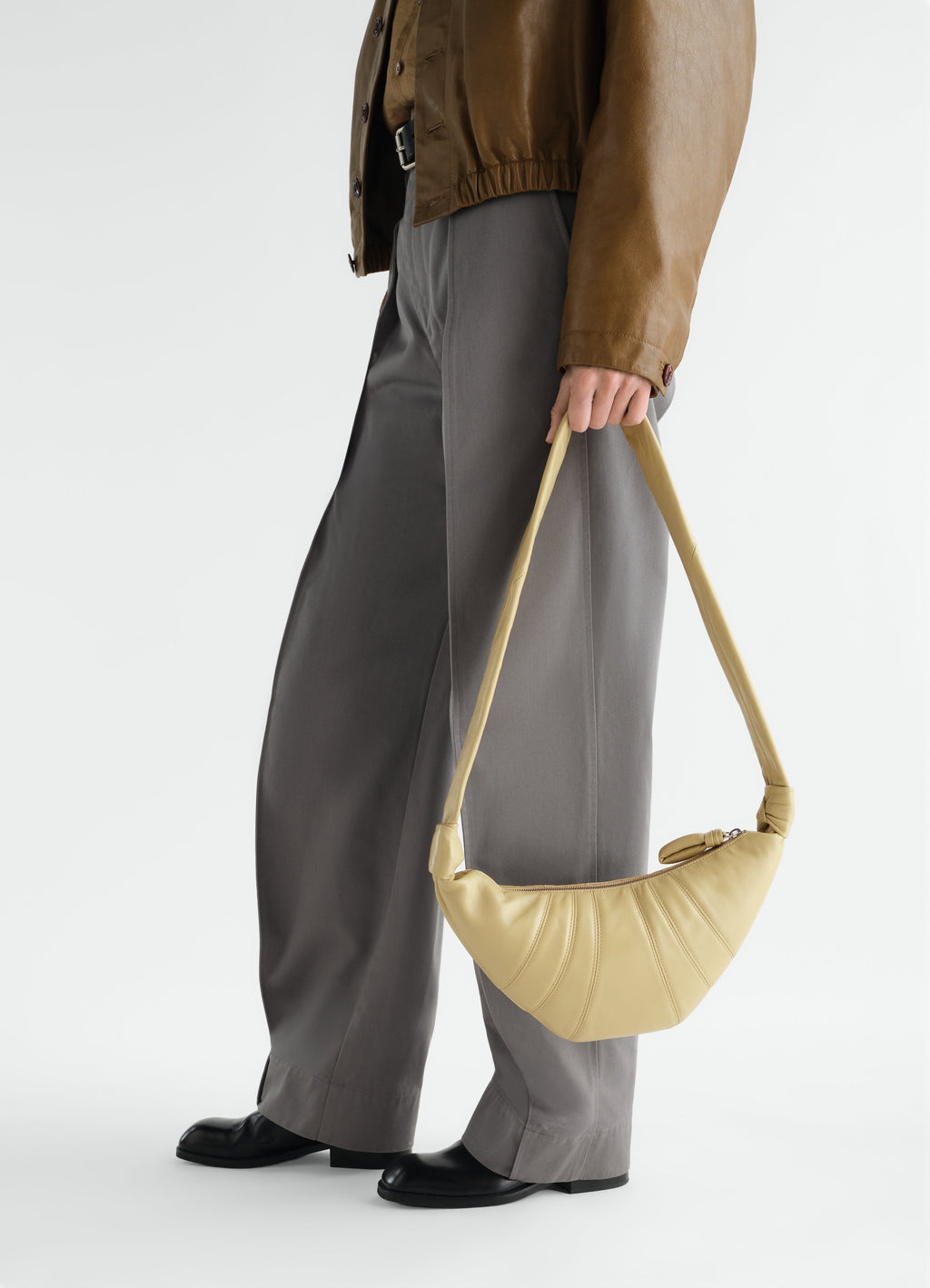 PETIT SAC CROISSANT EN CUIR NAPPÉ SOUPLE