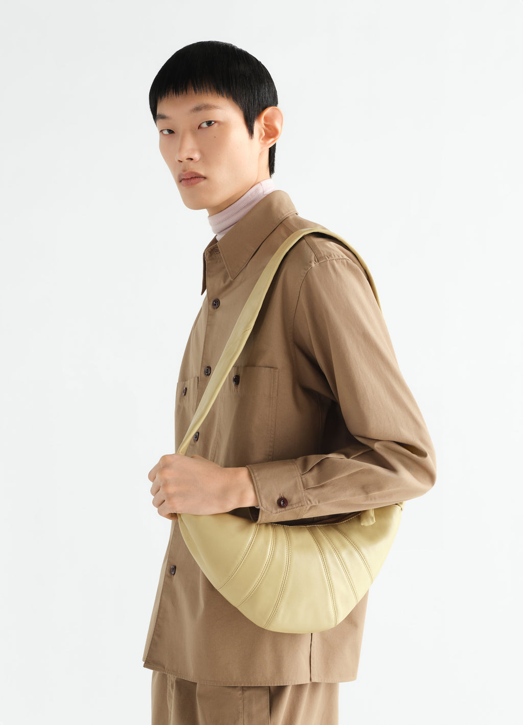 PETIT SAC CROISSANT EN CUIR NAPPÉ SOUPLE