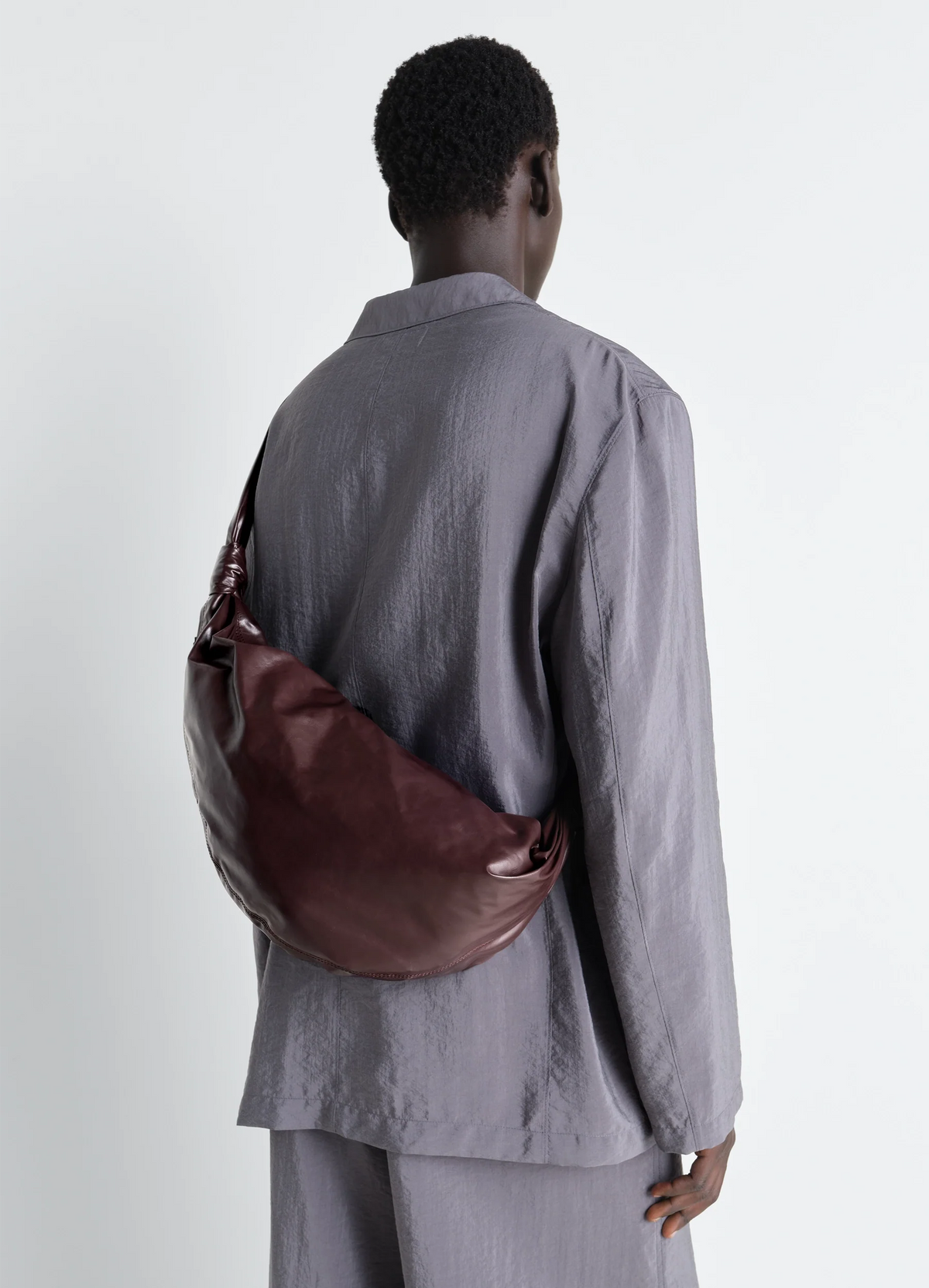 SAC CROISSANT MOYEN SOUPLE EN CUIR PAPIER