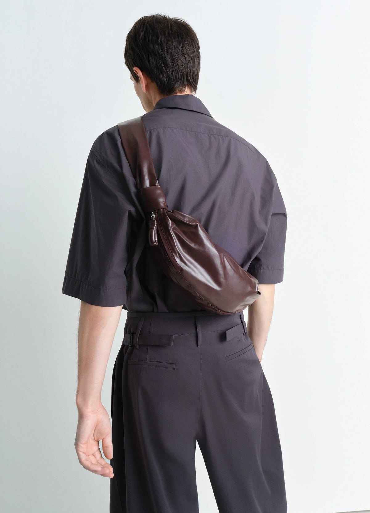 PETIT SAC CROISSANT SOUPLE EN CUIR PAPIER