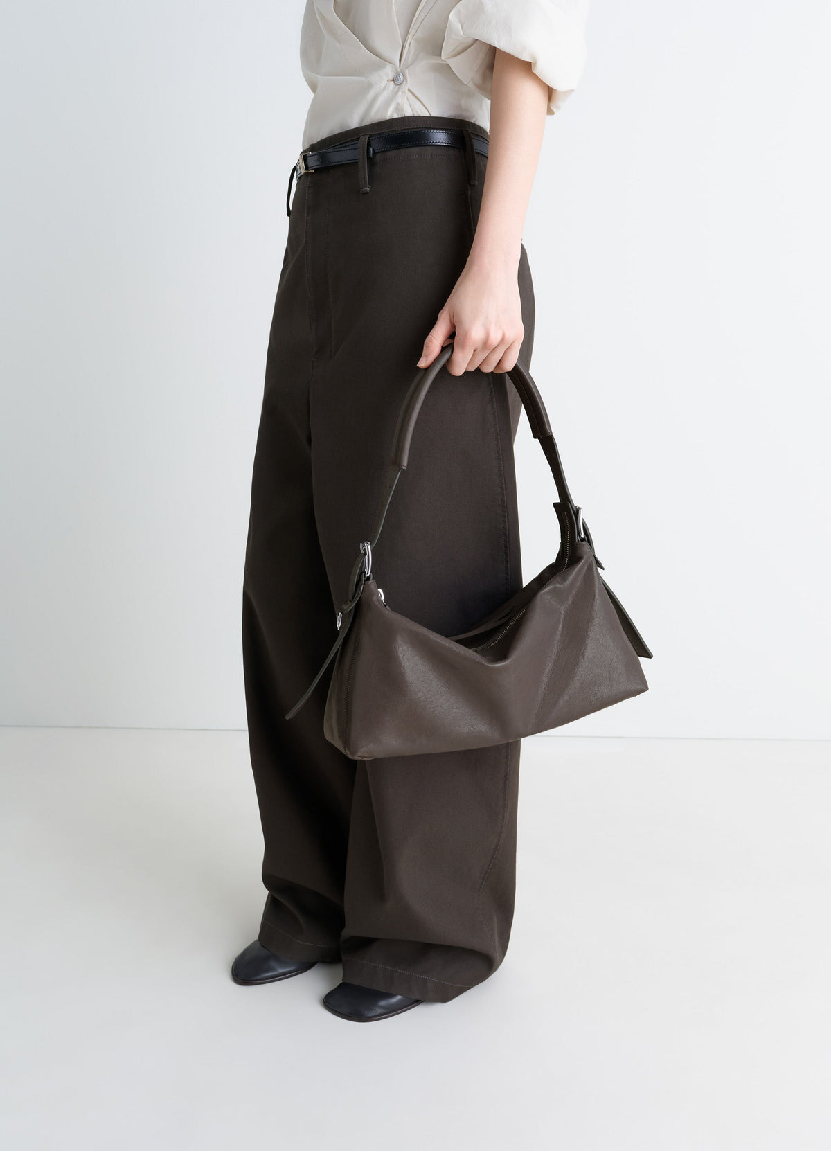 BELTED BAGUETTE BAG IN PAPER LUX LEATHER