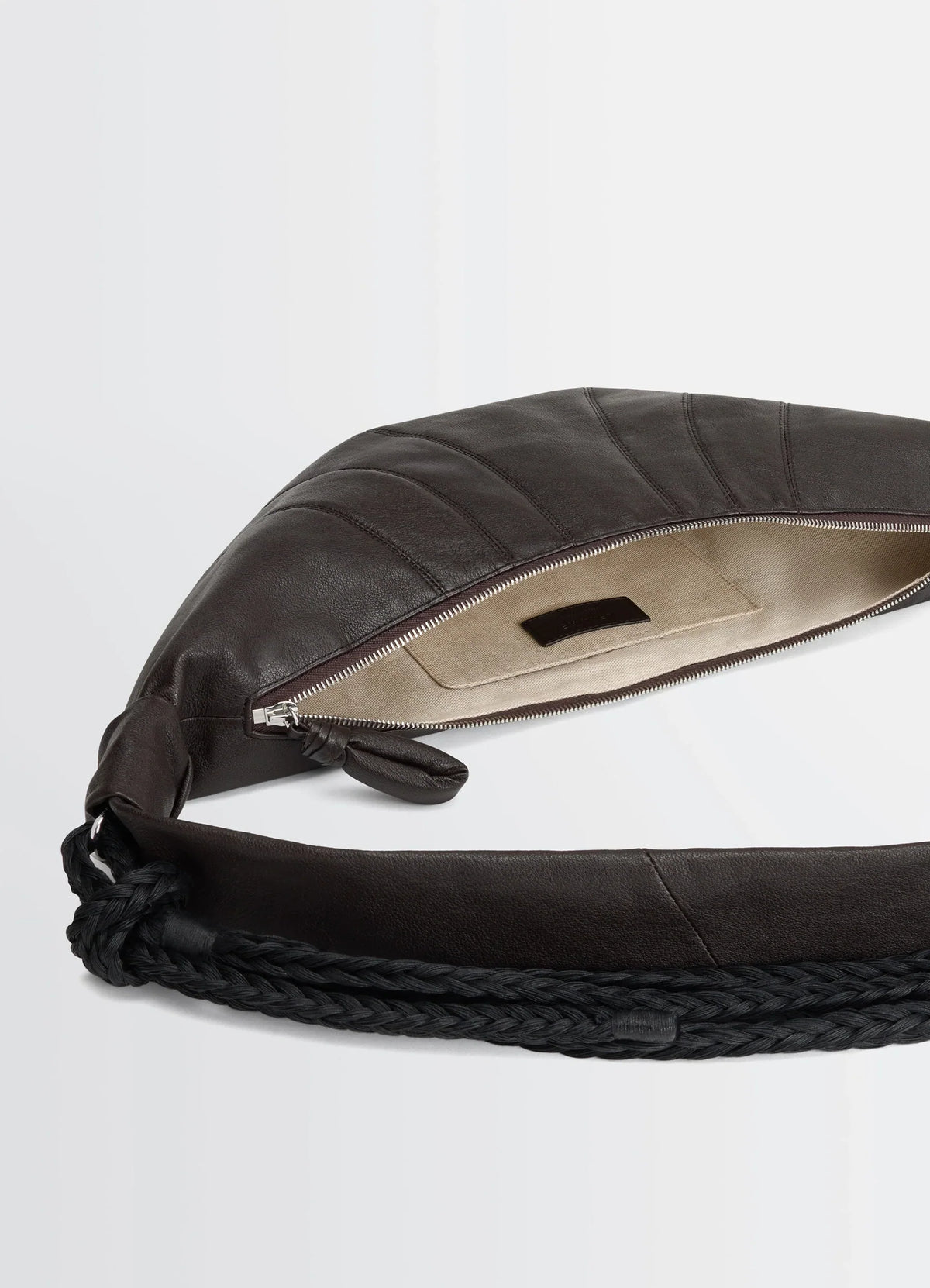 SAC CROISSANT MOYEN TRESSÉ EN CUIR DE BUFFLE GRAINÉ