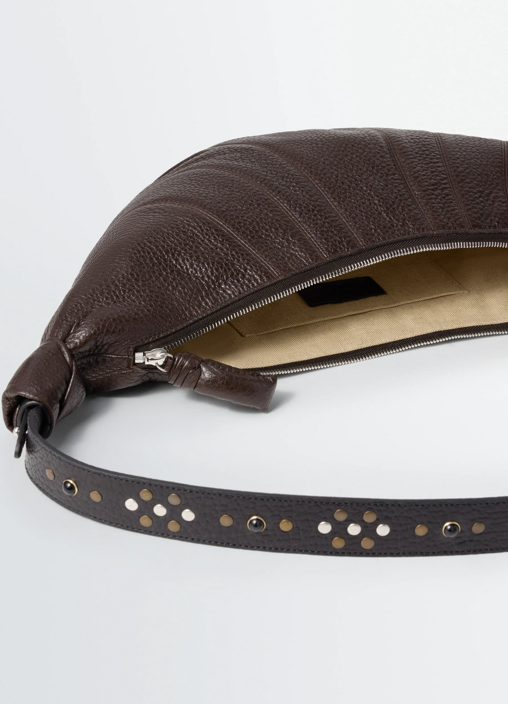 SAC CROISSANT MOYEN WESTERN STUDS EN CUIR DE VACHETTE GRAINÉ