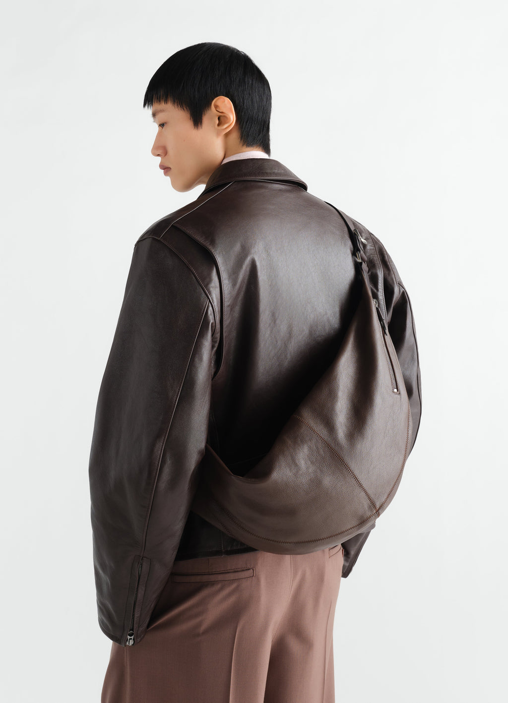 QUIVER CLIP BAG IN GRAINED BUFFALO LEATHER