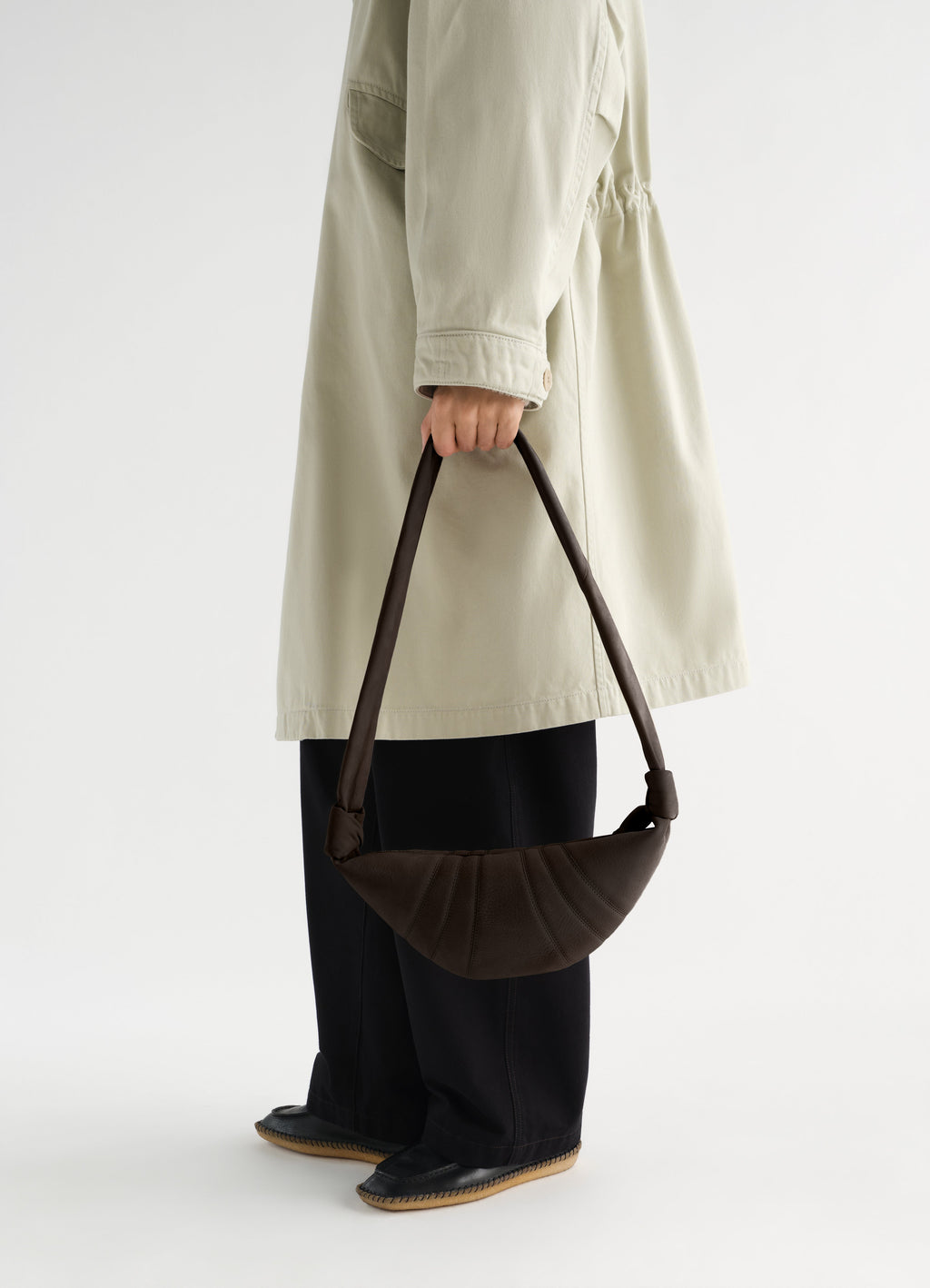 PETIT SAC CROISSANT EN CUIR NUBUCK D'ALPAGA
