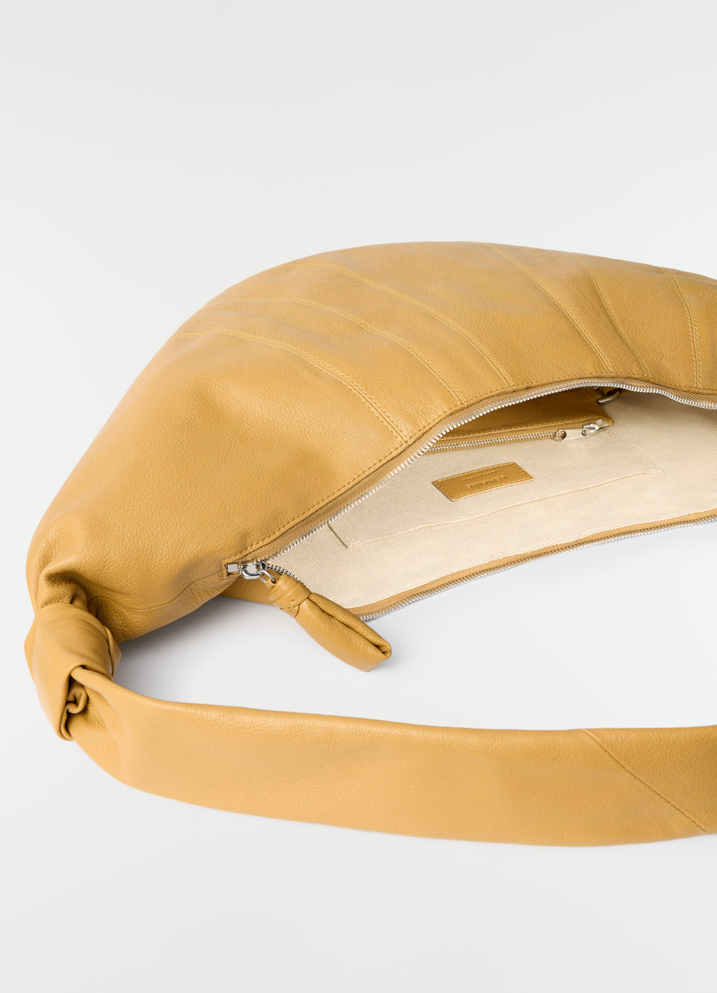 GRAND SAC CROISSANT EN CUIR DE CHÈVRE