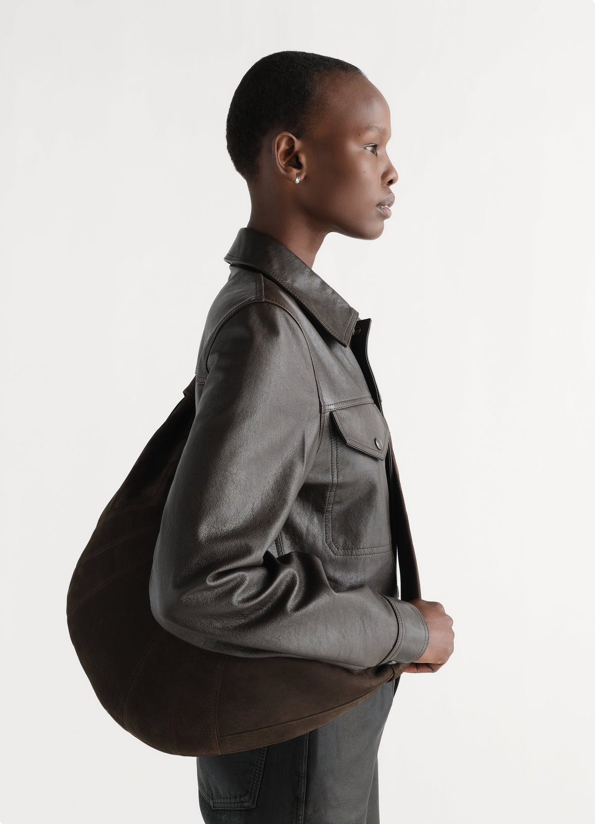 GRAND SAC CROISSANT EN CUIR NUBUCK D'ALPAGA
