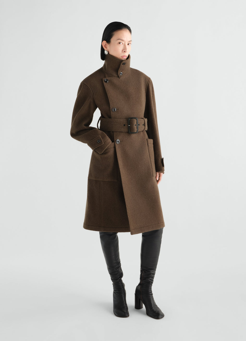 MANTEAU PORTEFEUILLE AJUSTÉ EN LAINE ET ALPAGA FEUTRÉS