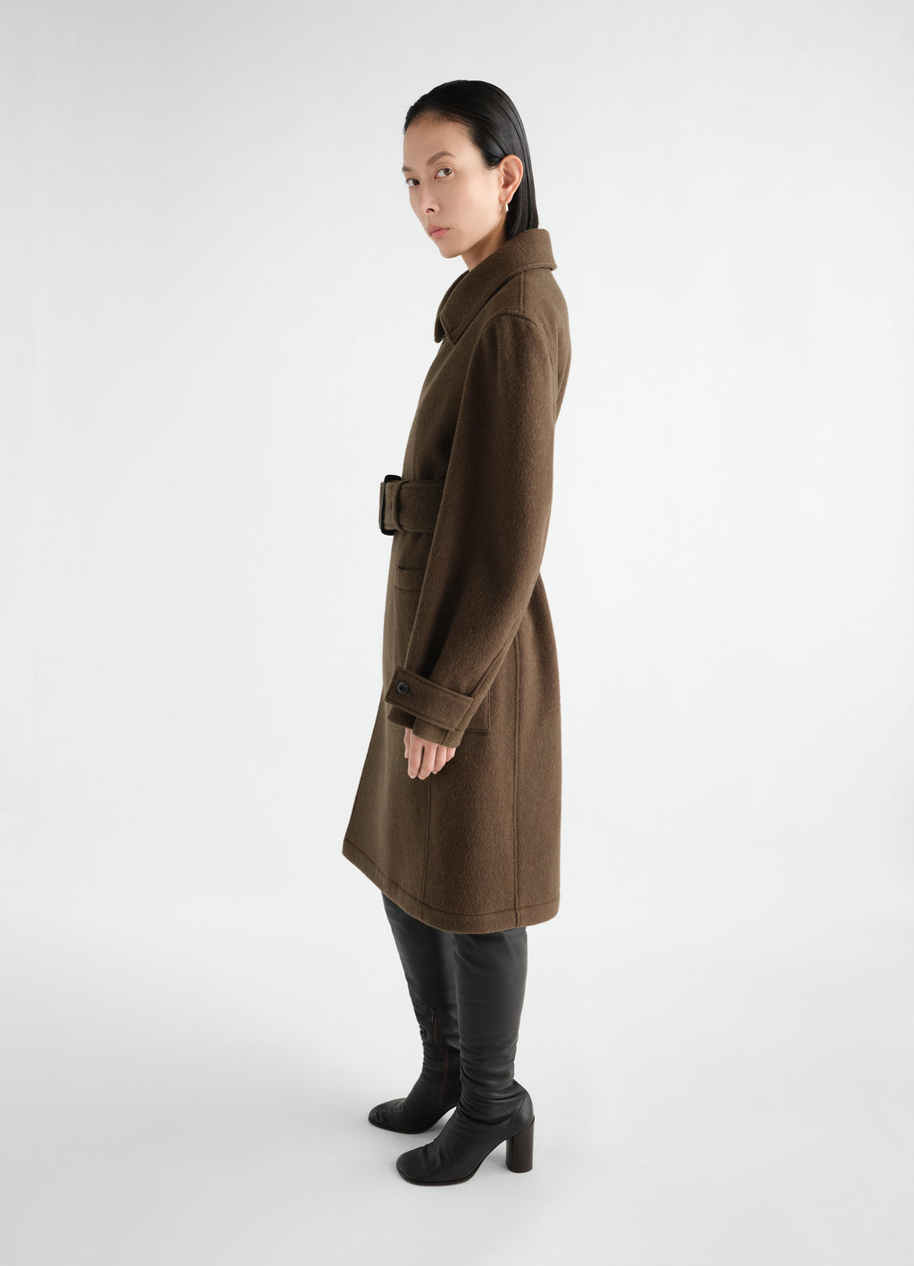 MANTEAU PORTEFEUILLE AJUSTÉ EN LAINE ET ALPAGA FEUTRÉS