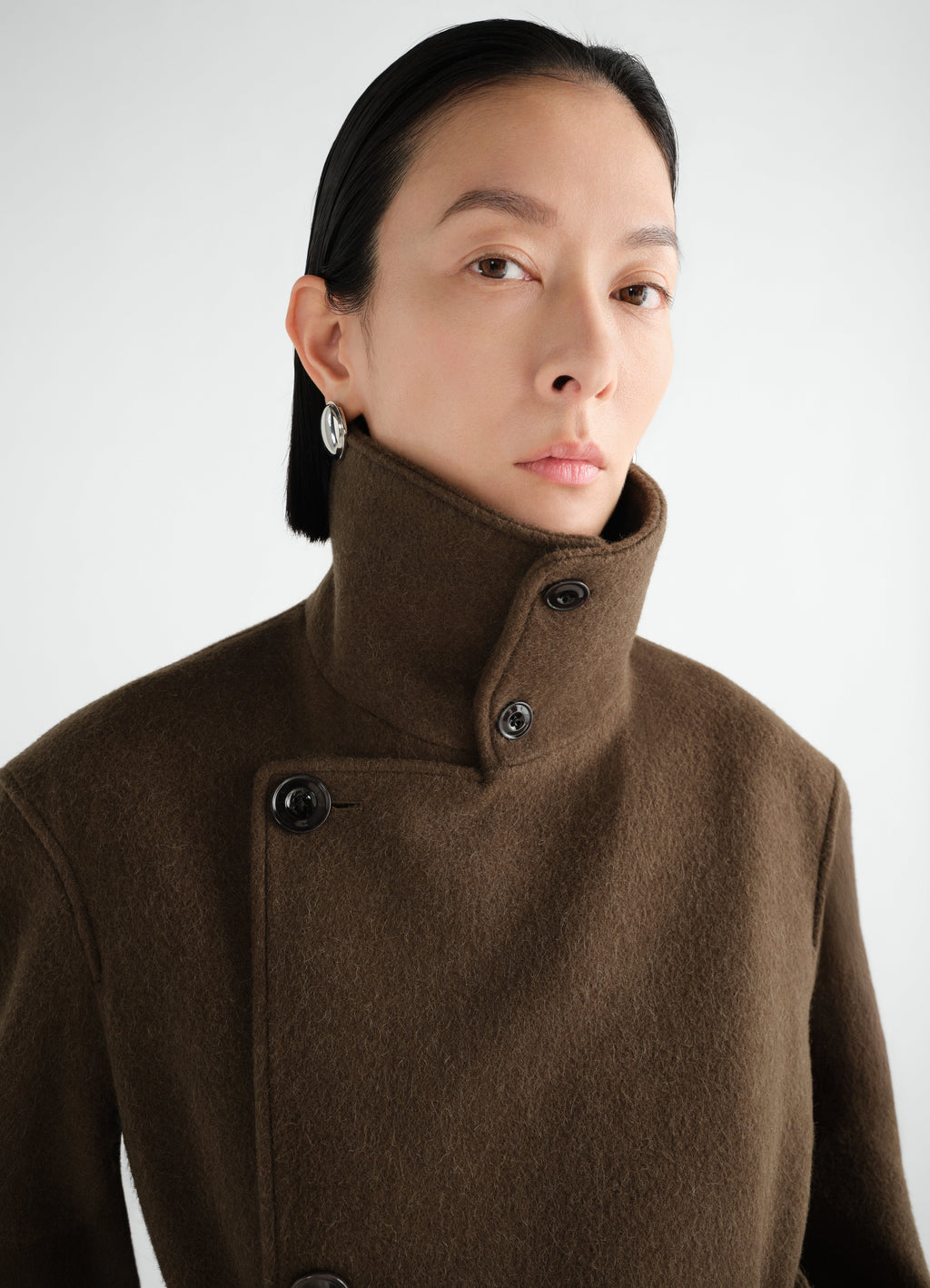 MANTEAU PORTEFEUILLE AJUSTÉ EN LAINE ET ALPAGA FEUTRÉS