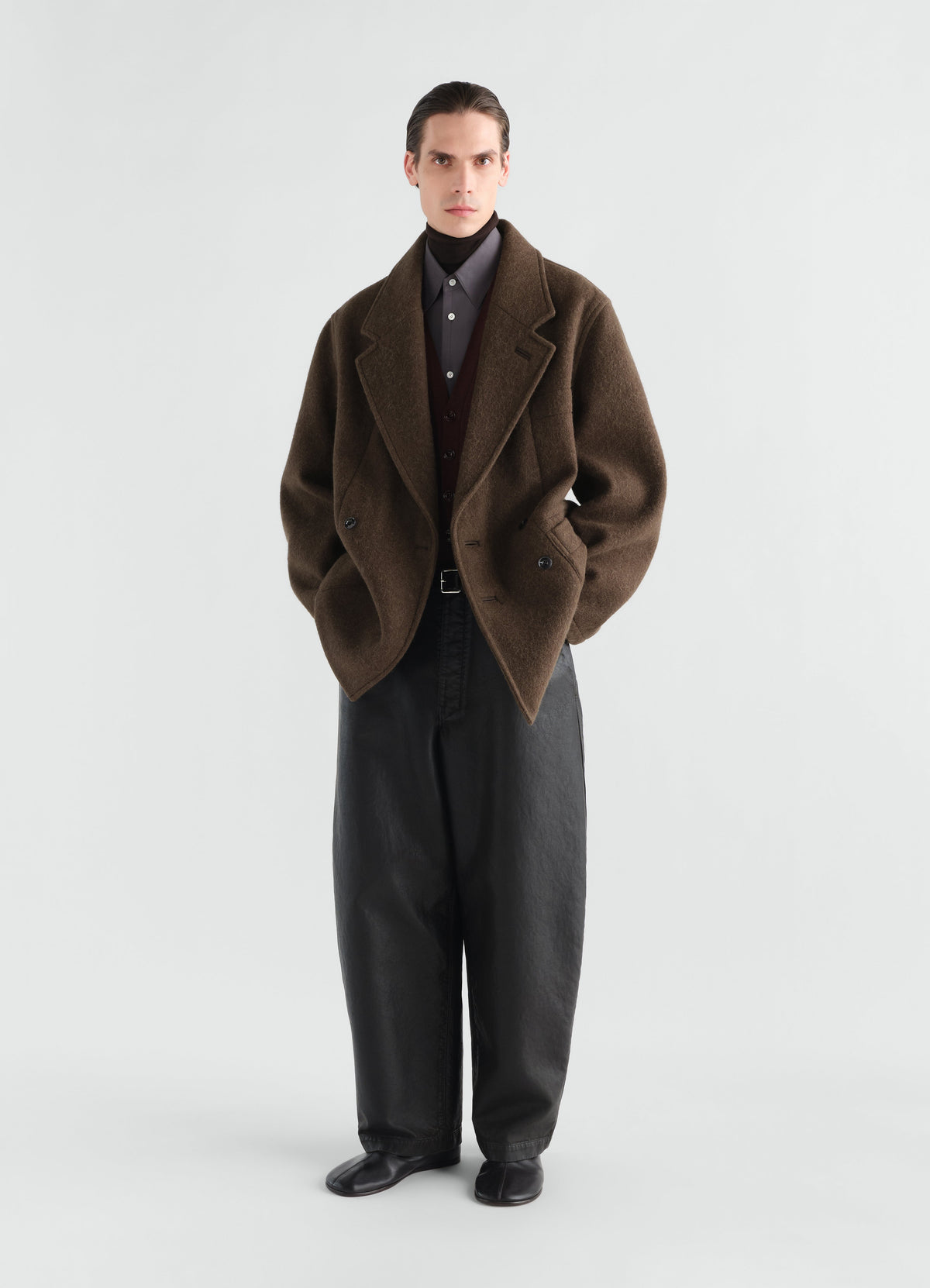 MANTEAU COURT CROISÉ EN LAINE ET ALPAGA FEUTRÉS