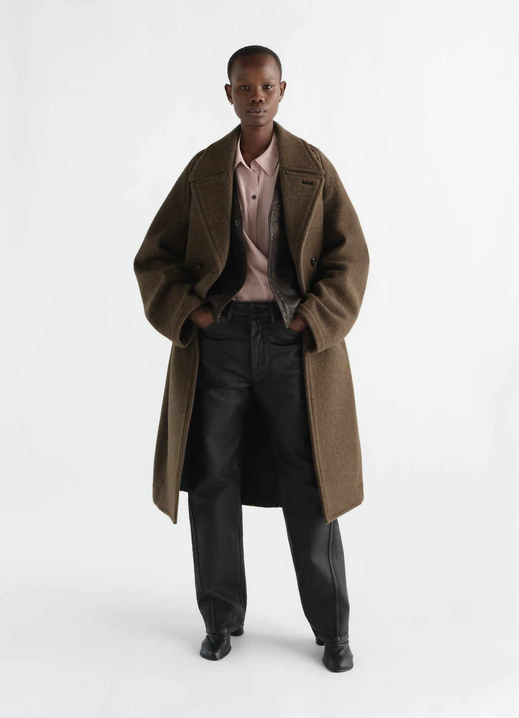 MANTEAU CROISÉ SOUPLE EN LAINE ET ALPAGA FEUTRÉS