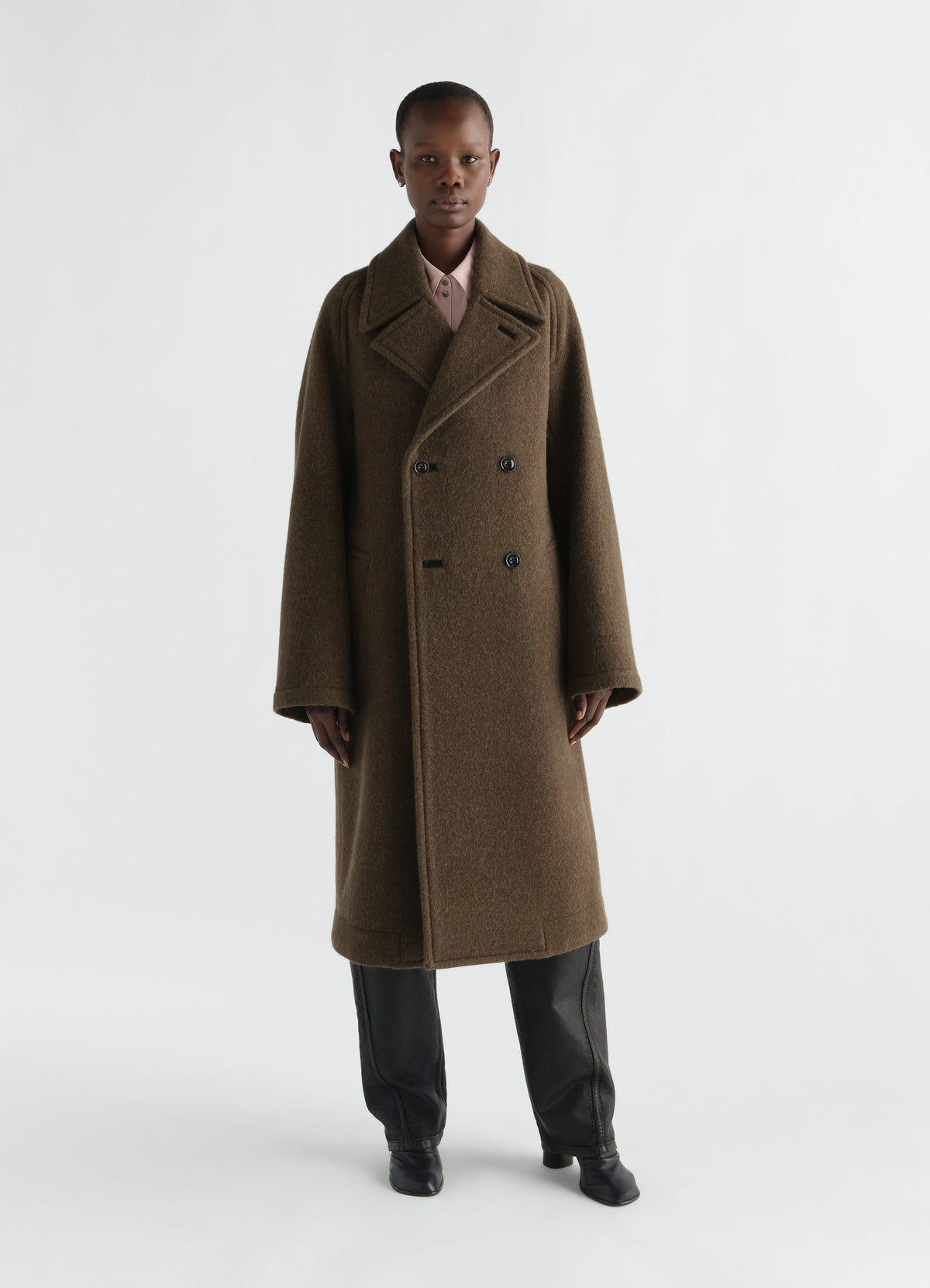 MANTEAU CROISÉ SOUPLE EN LAINE ET ALPAGA FEUTRÉS