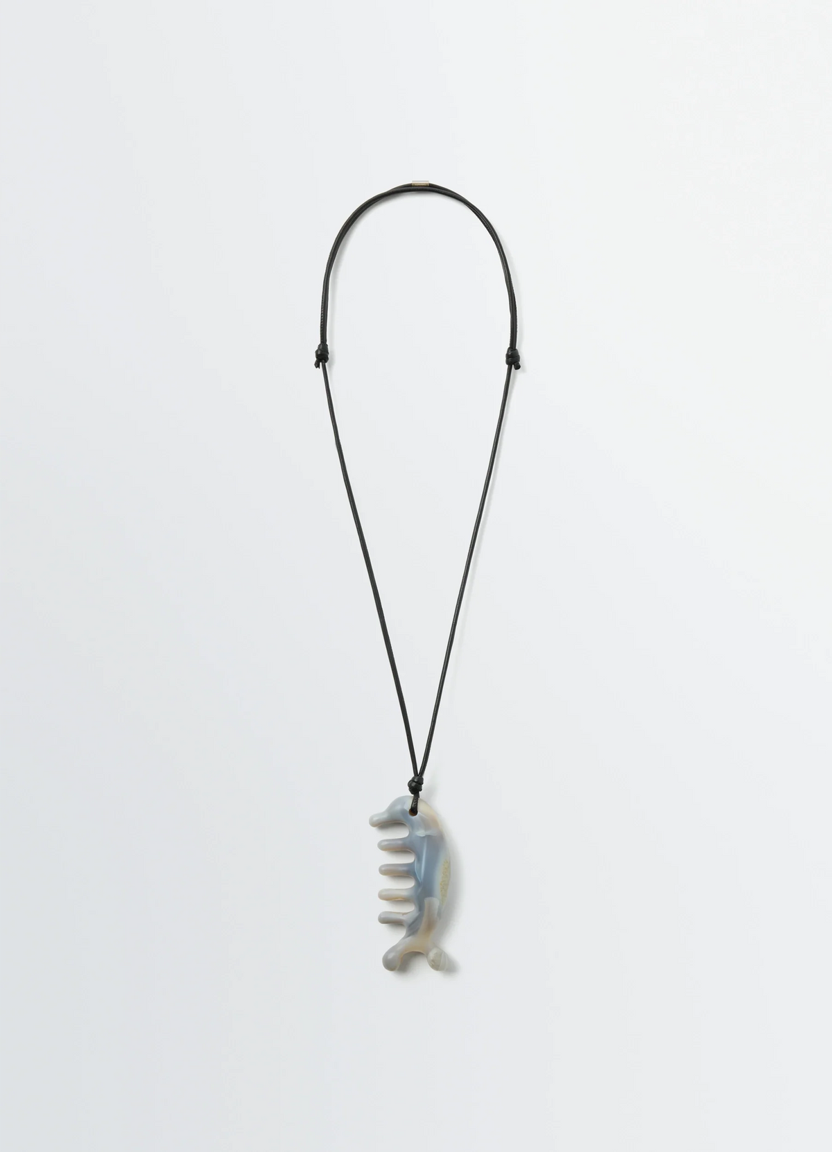 BELUGA GUA SHA NECKLACE IN NAPPA LEATHER AND AGATE