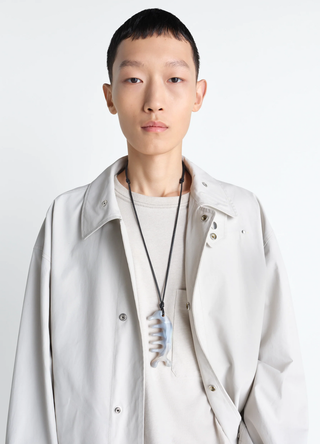 COLLIER GUA SHA BELUGA EN CUIR NAPPA ET AGATE