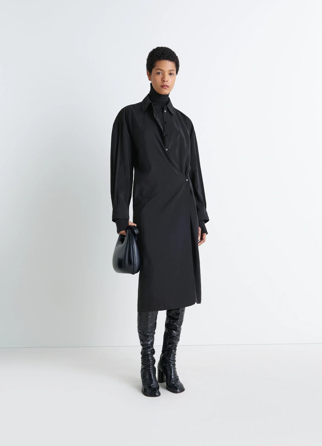 ROBE À COL DROIT ET TORSADÉE EN SOIE SÈCHE