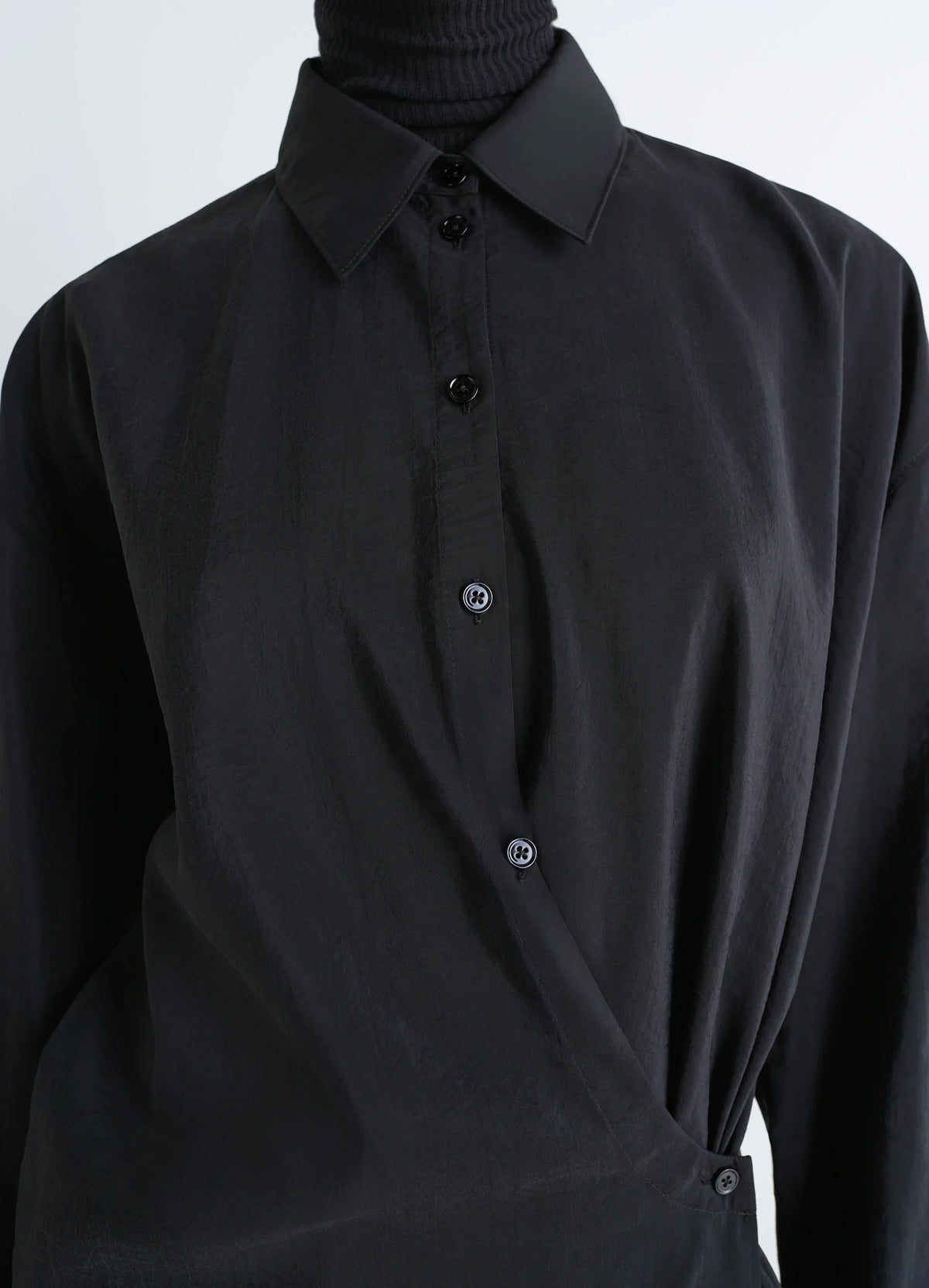STRAIGHT COLLAR TWISTED DRESS IN DRY SILK