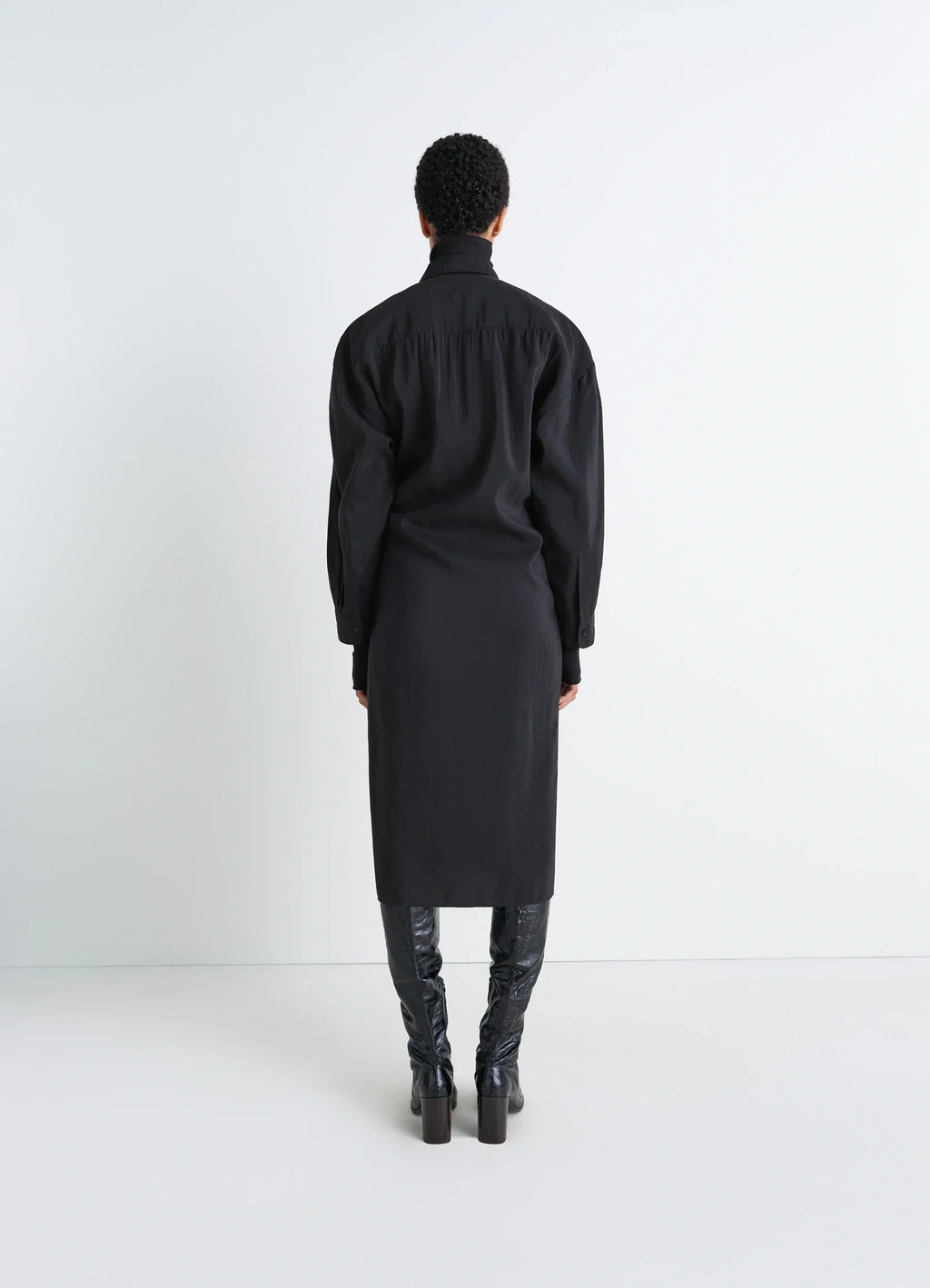 ROBE À COL DROIT ET TORSADÉE EN SOIE SÈCHE