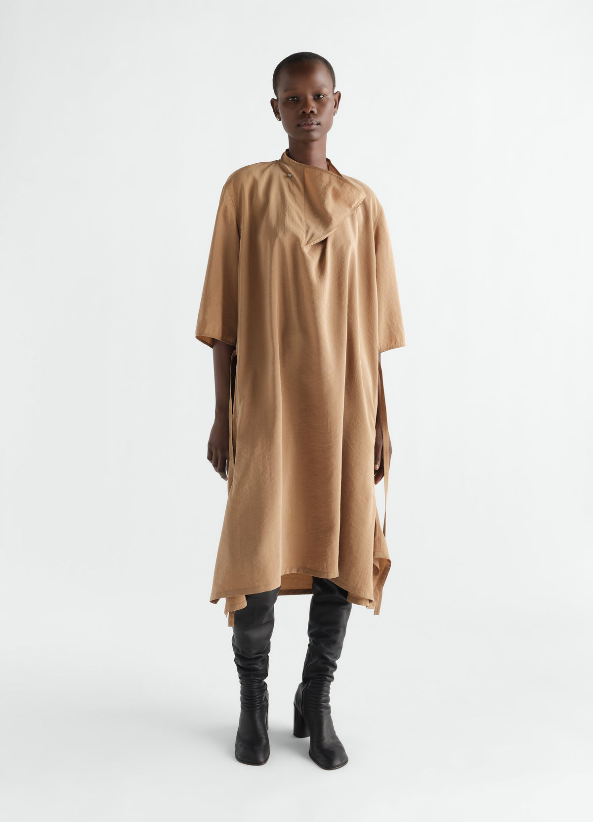 SOFT COLLAR DRESS IN DRY SILK