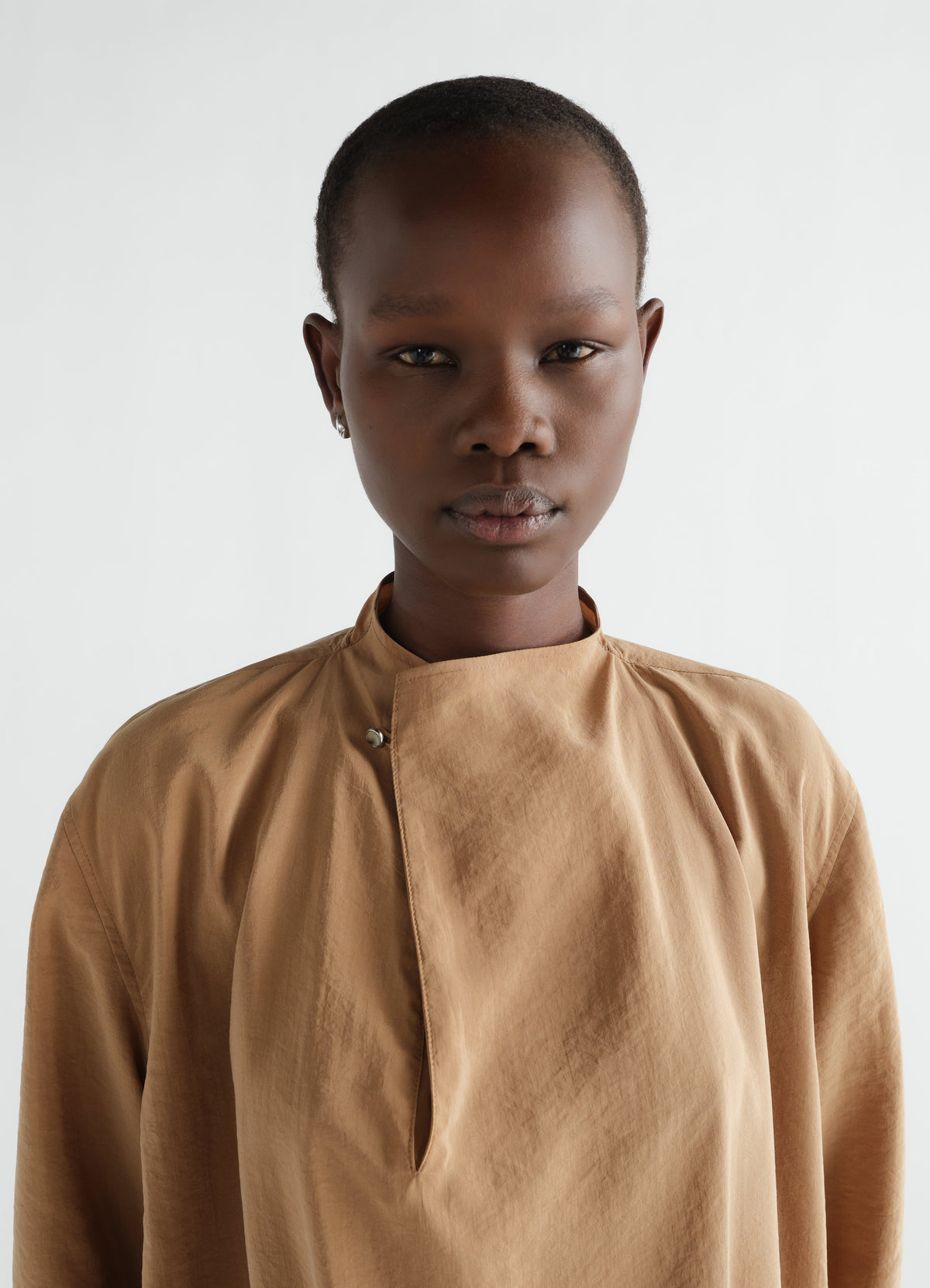 SOFT COLLAR DRESS IN DRY SILK