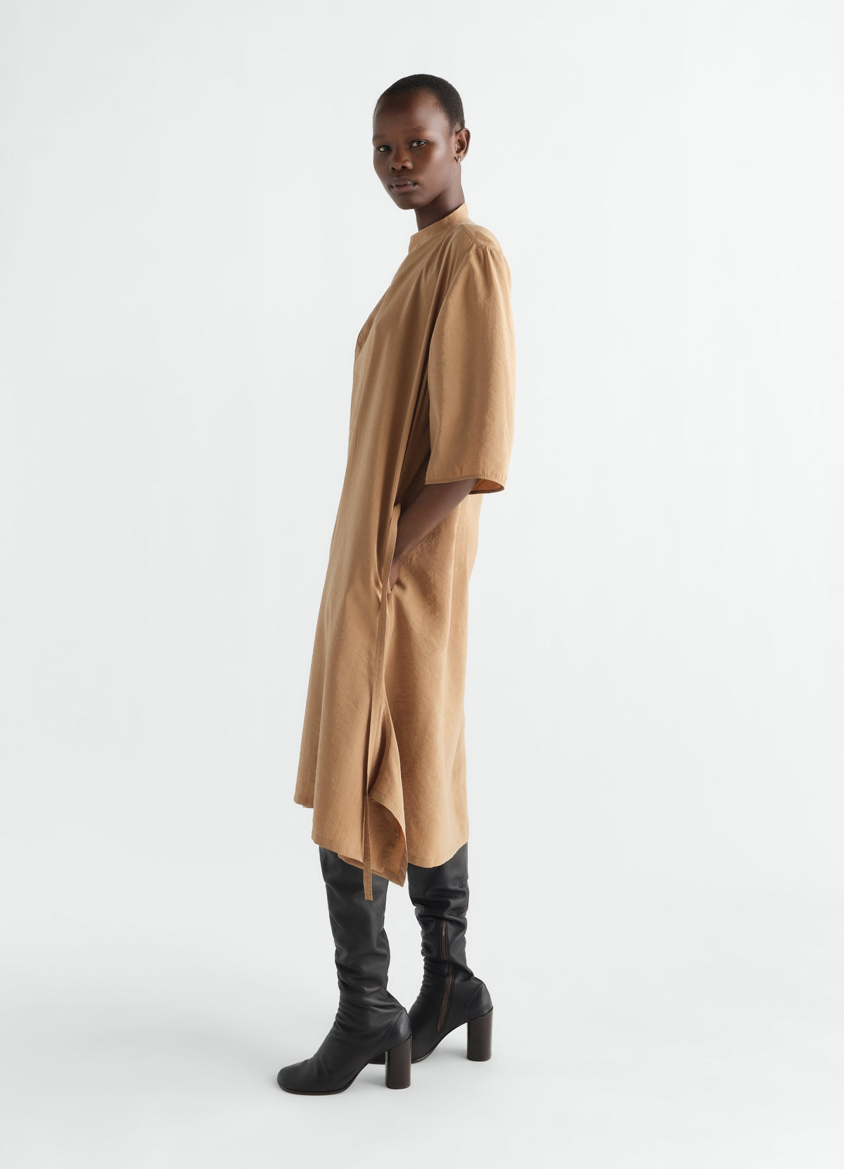 SOFT COLLAR DRESS IN DRY SILK