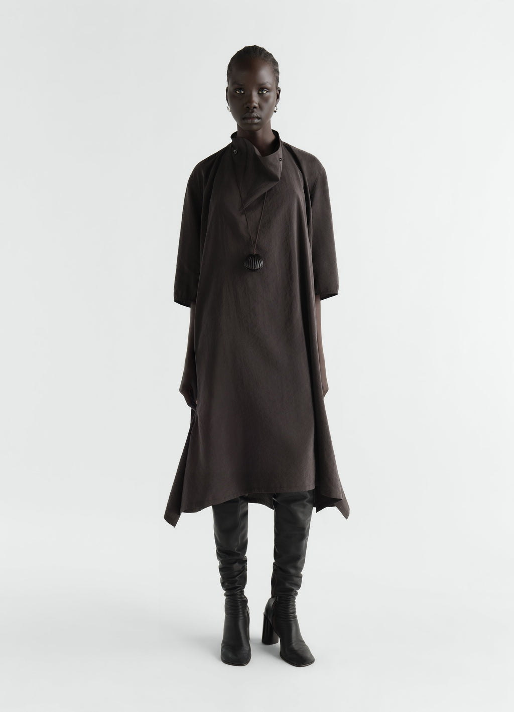 SOFT COLLAR DRESS IN DRY SILK