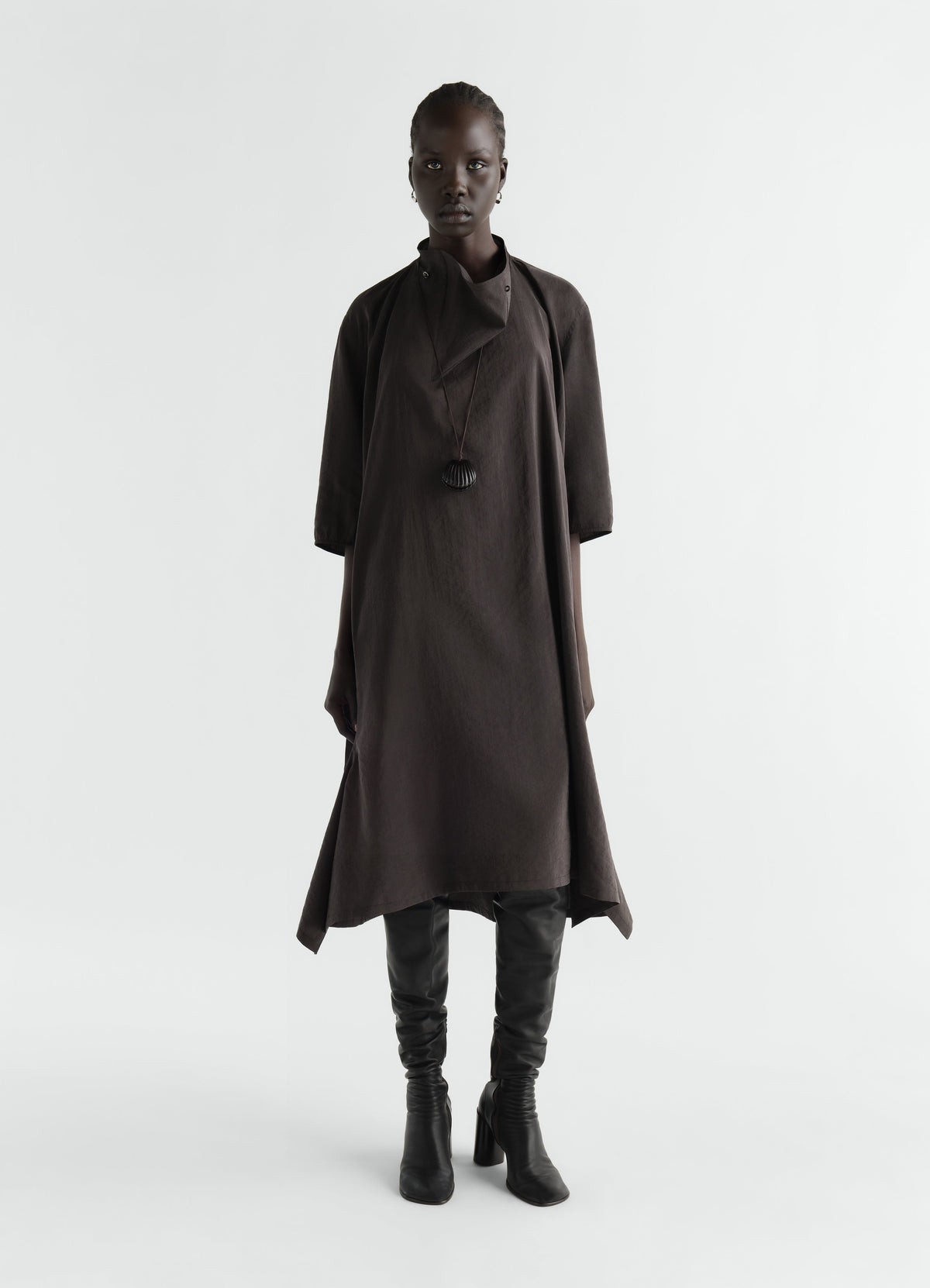 SOFT COLLAR DRESS IN DRY SILK