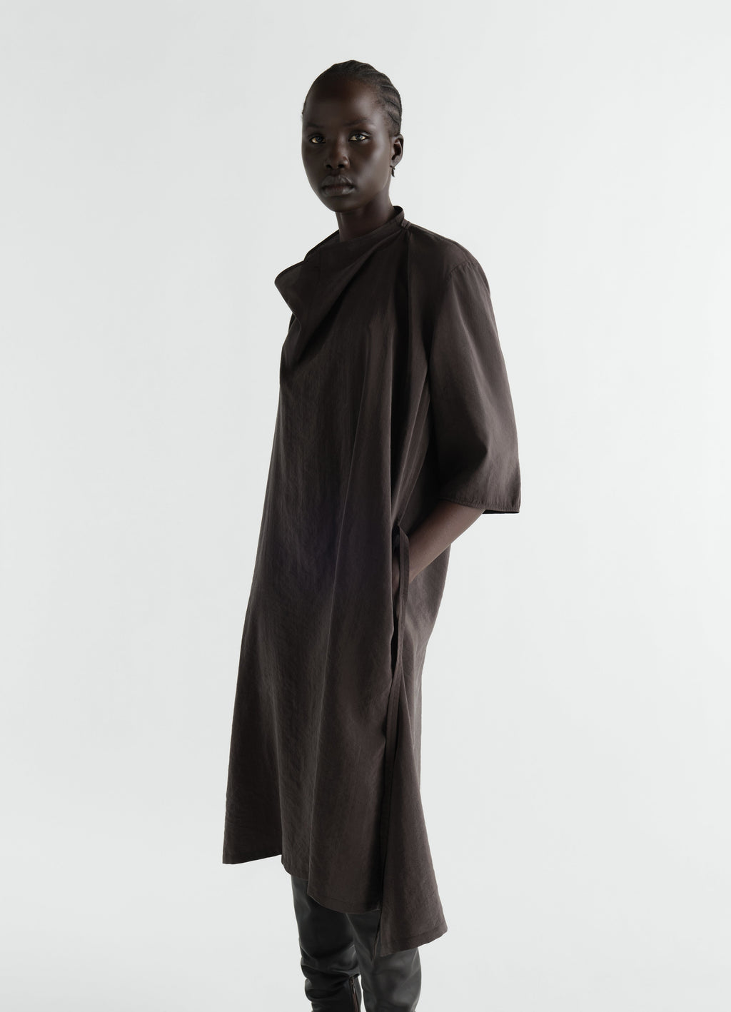 SOFT COLLAR DRESS IN DRY SILK
