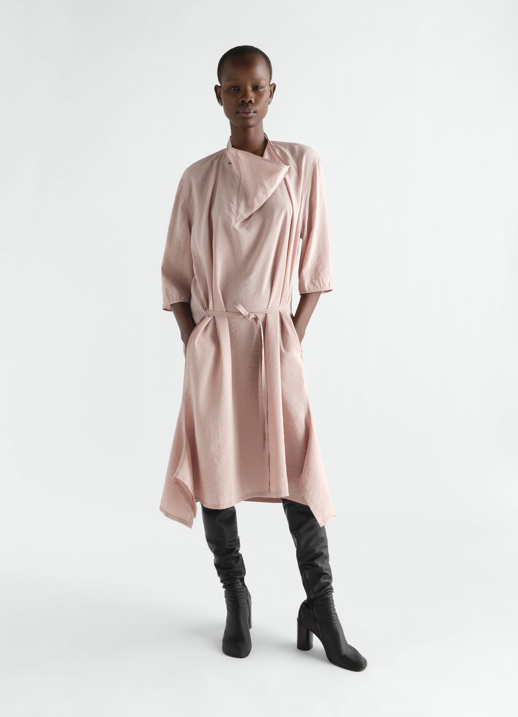ROBE À COL SOUPLE EN SOIE SÈCHE