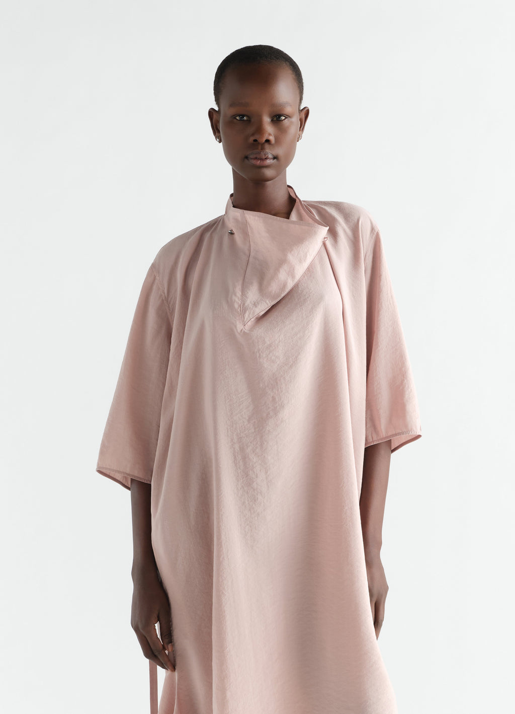 ROBE À COL SOUPLE EN SOIE SÈCHE