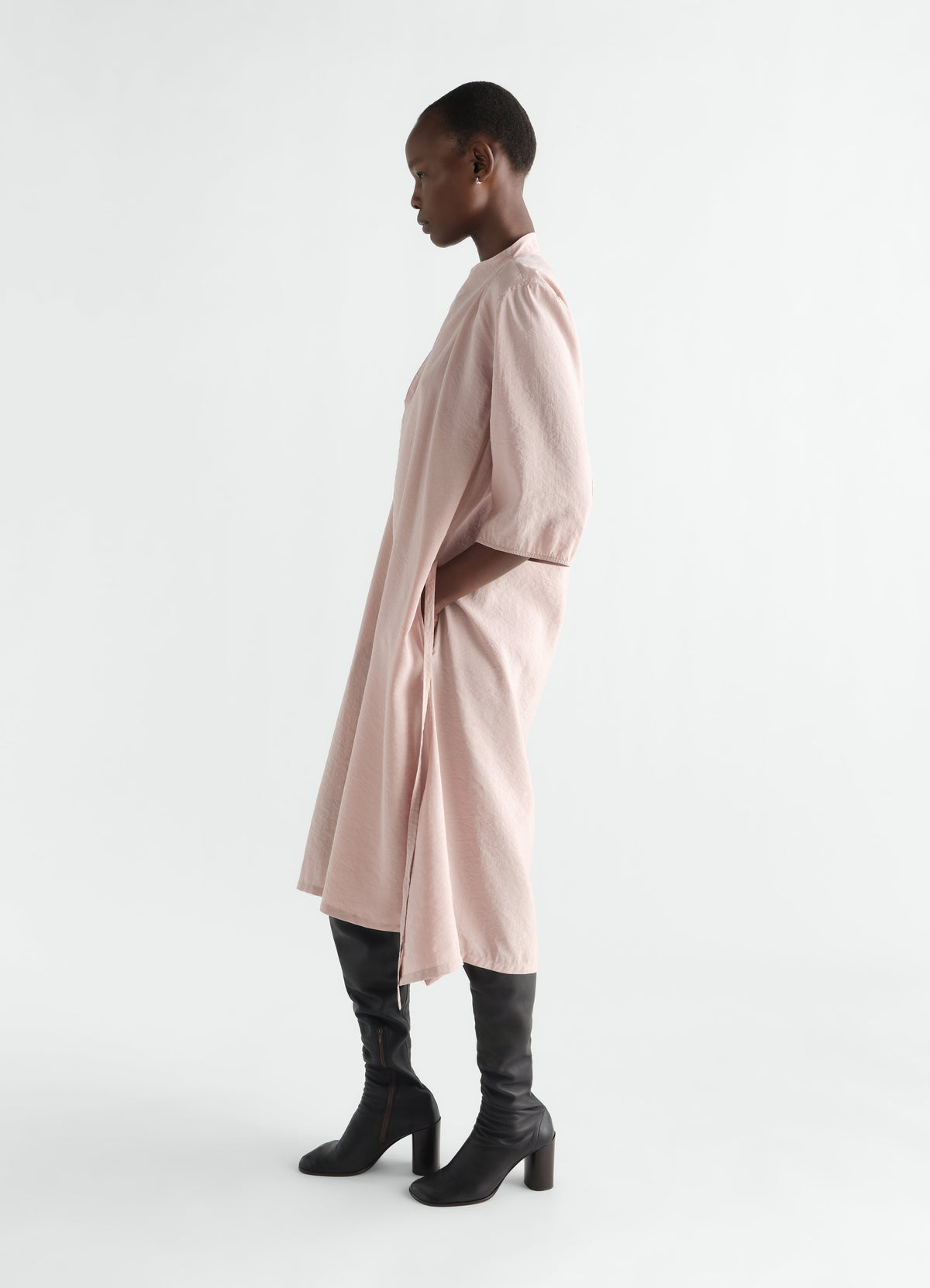 SOFT COLLAR DRESS IN DRY SILK