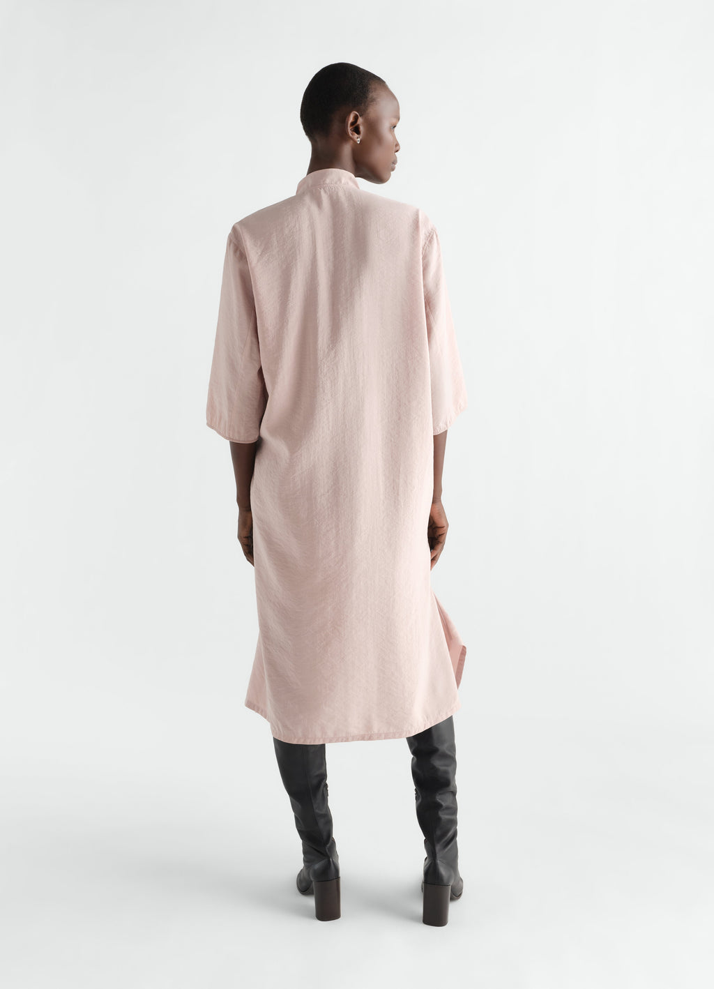 ROBE À COL SOUPLE EN SOIE SÈCHE