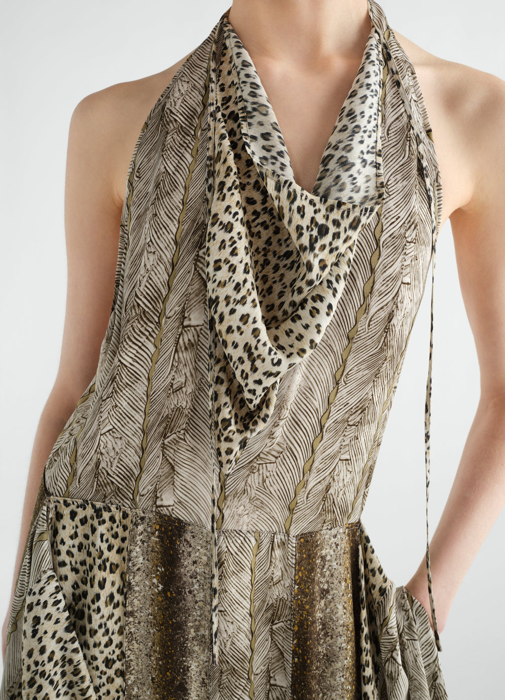 ROBE À PANNEAUX IMPRIMÉE EN VISCOSE MOTIF PLUMES