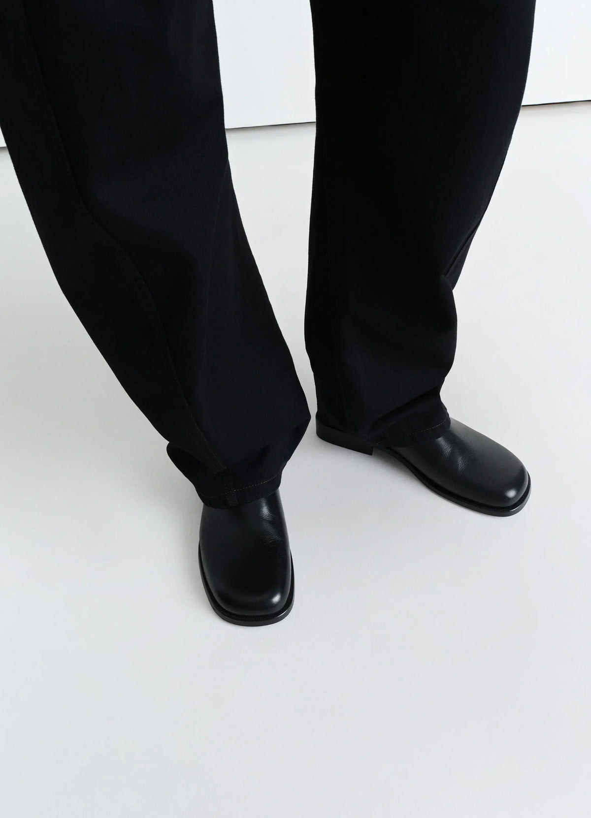 ANATOMIC SLIP ON IN SHINY LEATHER