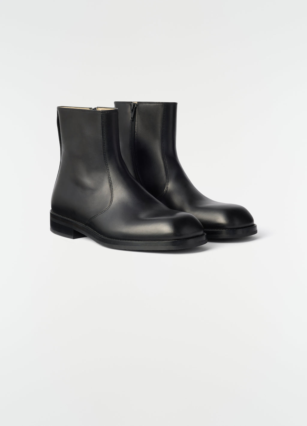 ZIPPED BOOTS IN SHINY VEGETABLE LEATHER