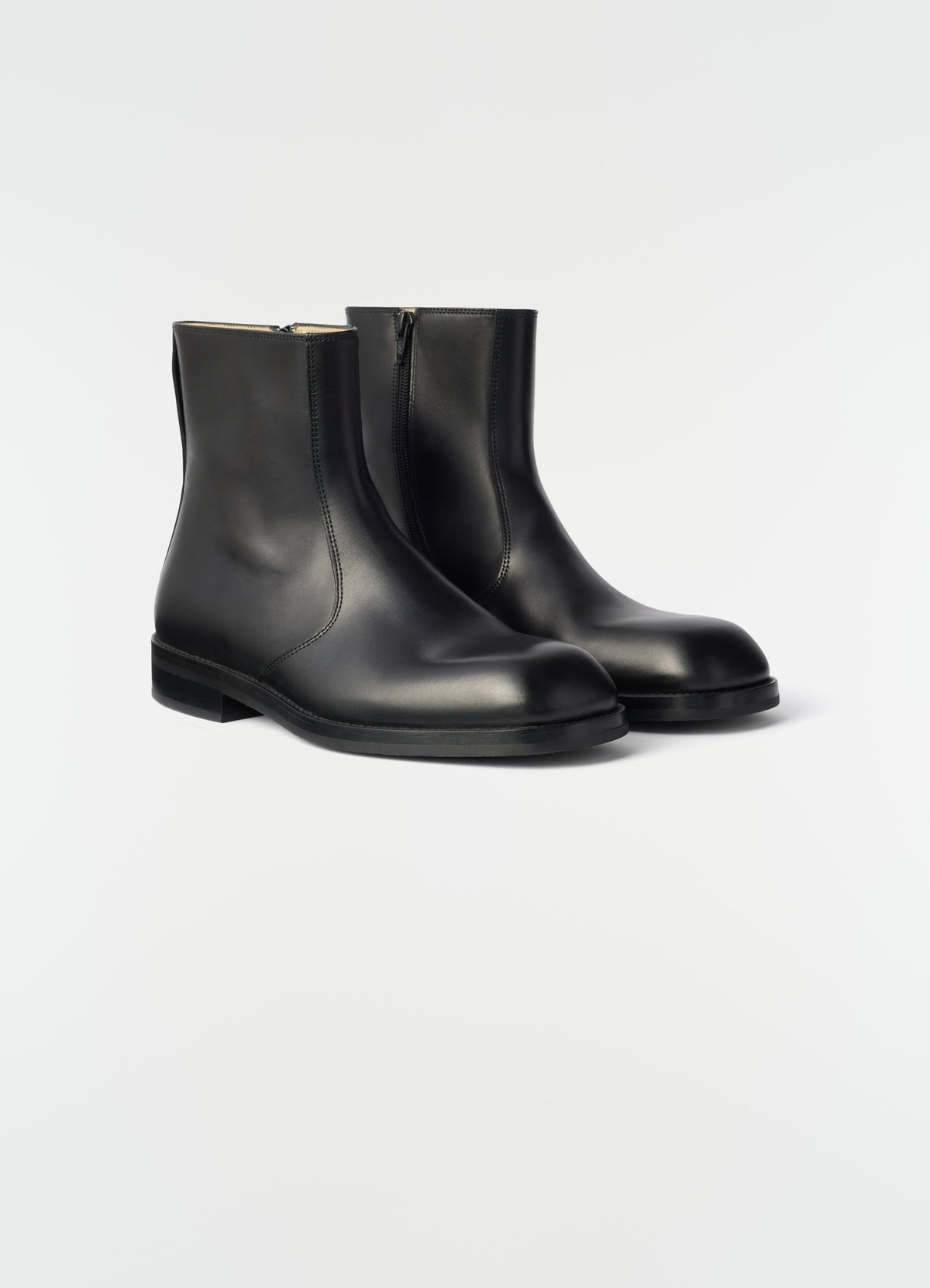 ZIPPED BOOTS IN SHINY VEGETABLE LEATHER
