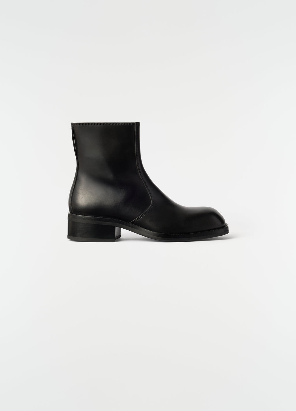 ZIPPED BOOTS IN SHINY VEGETABLE LEATHER