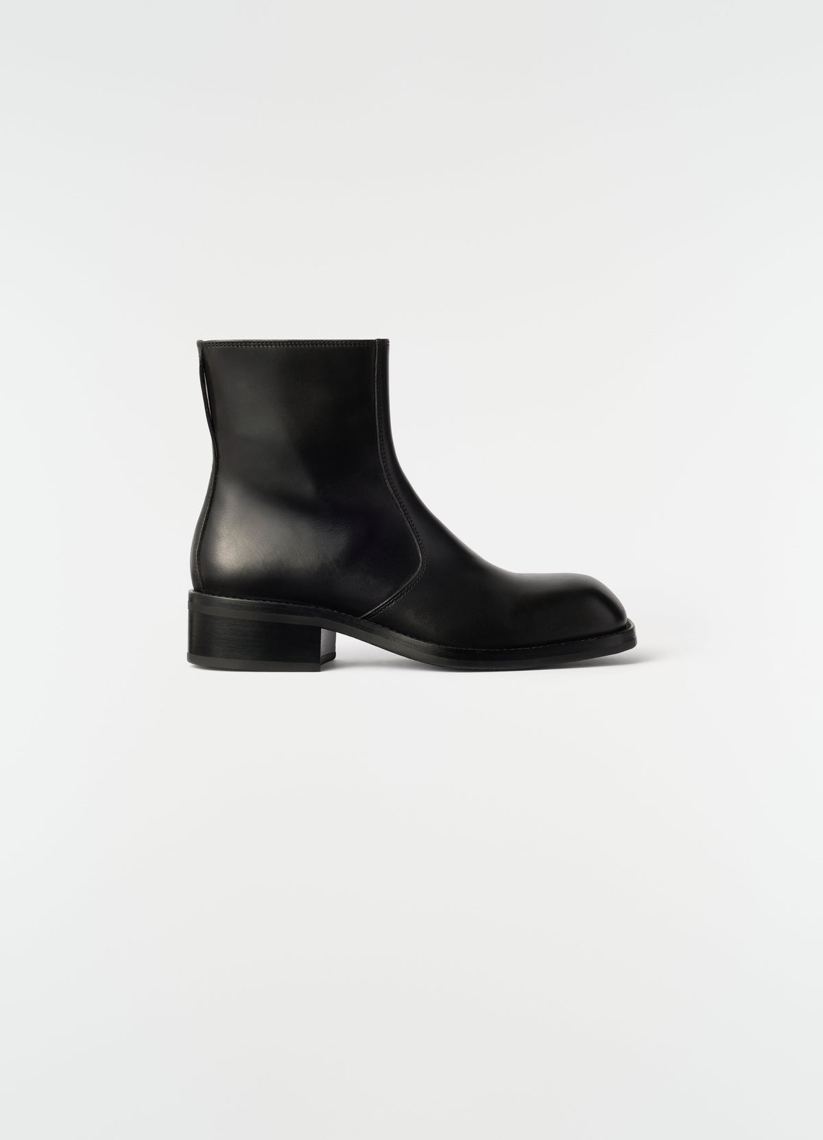 ZIPPED BOOTS IN SHINY VEGETABLE LEATHER