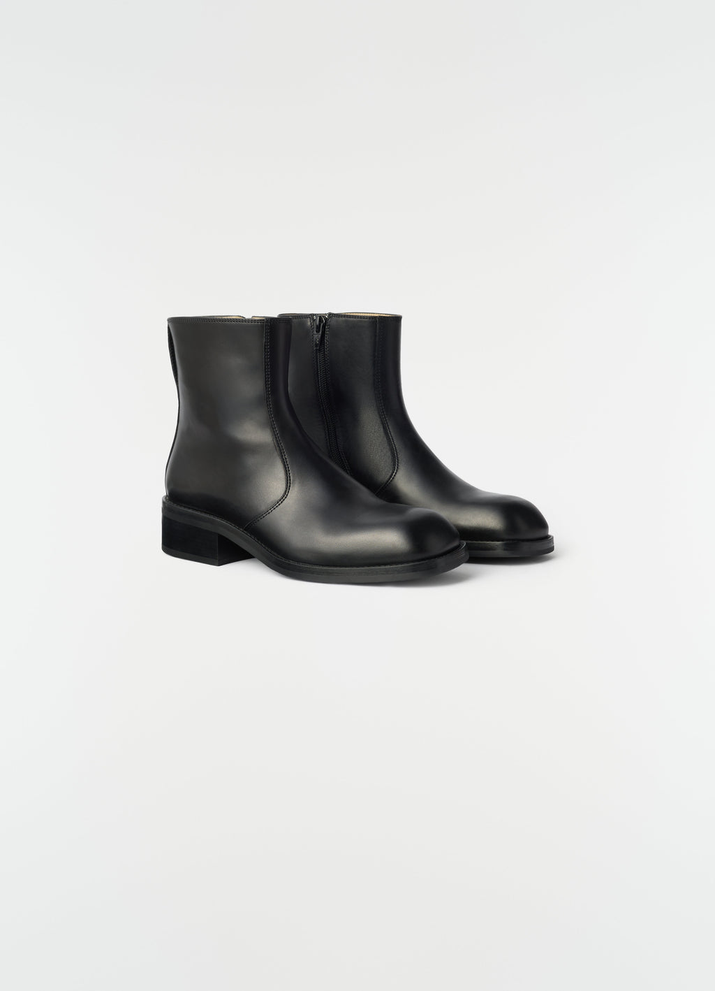 ZIPPED BOOTS IN SHINY VEGETABLE LEATHER