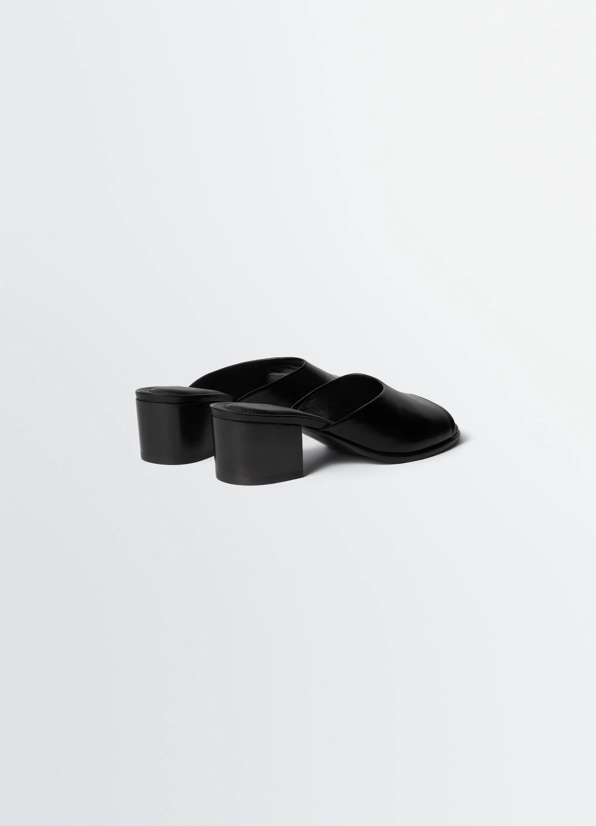 SQUARE-HEELED MULES 55 MM IN GLOSSY VEGETABLE LEATHER