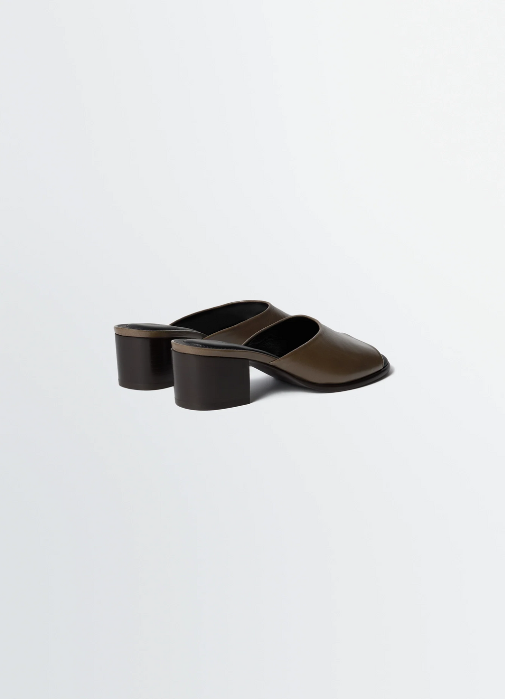 MULES À TALONS CARRÉS 55 MM EN CUIR VÉGÉTAL VERNIS