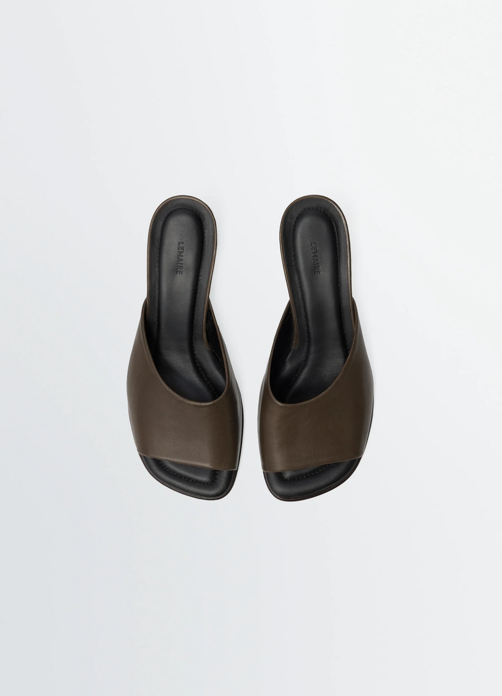 MULES À TALONS CARRÉS 55 MM EN CUIR VÉGÉTAL VERNIS