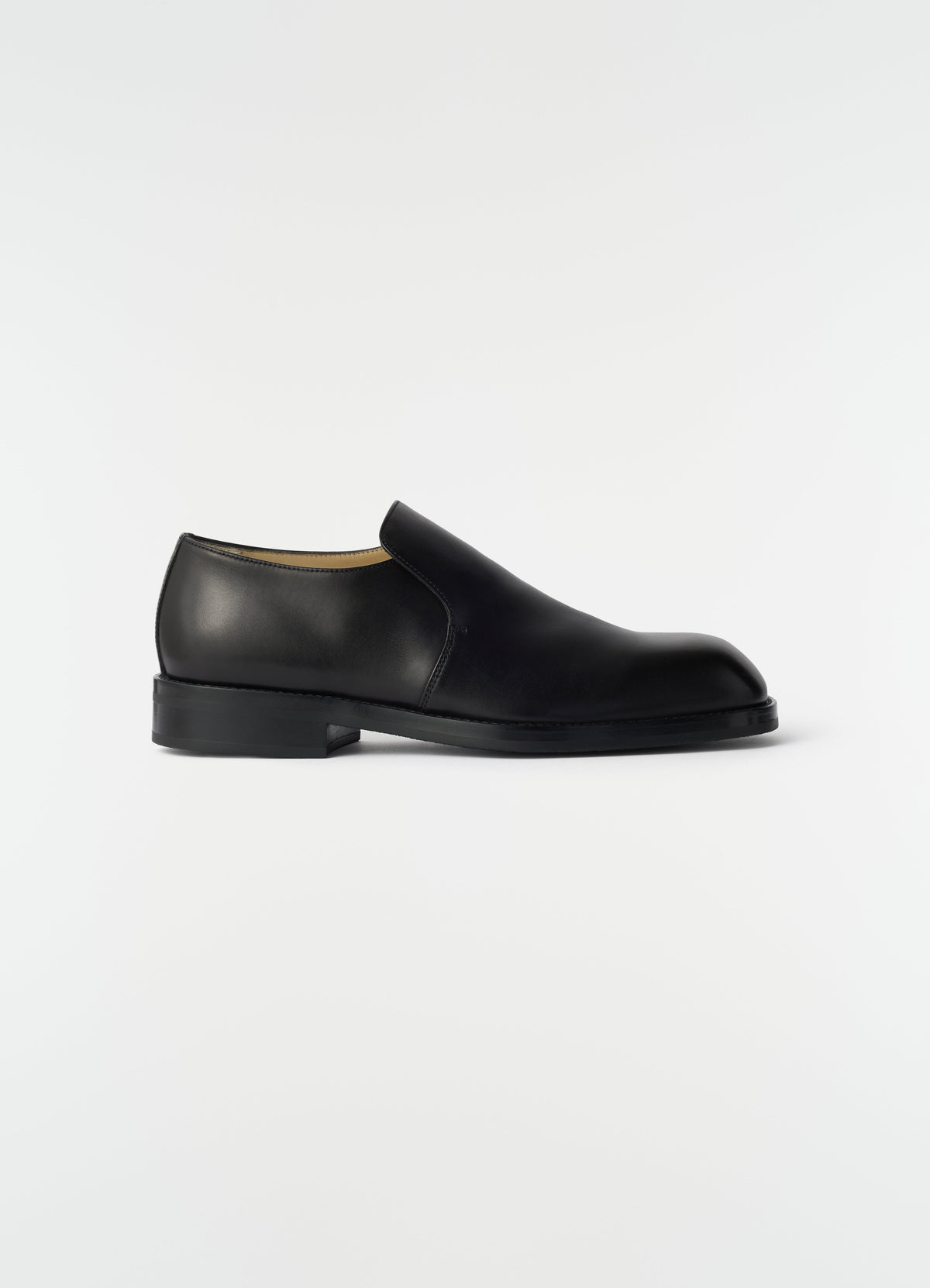 FORMAL SLIP ON IN SHINY VEGETABLE LEATHER