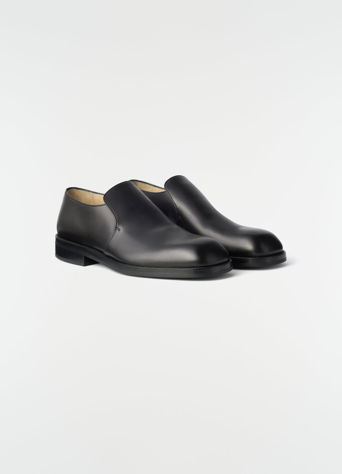 FORMAL SLIP ON IN SHINY VEGETABLE LEATHER