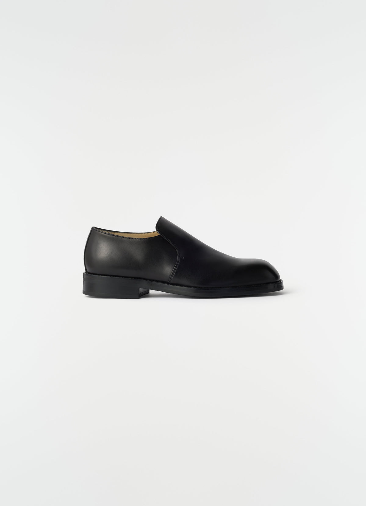 FORMAL SLIP ON IN SHINY VEGETABLE LEATHER
