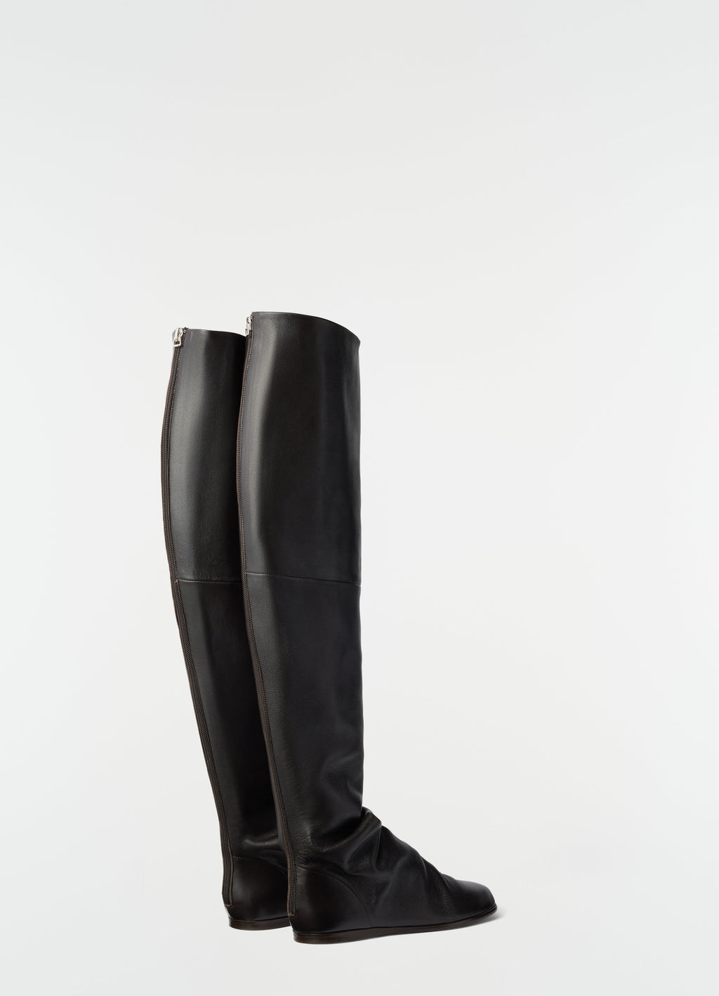 KNEE TOP GLOVE FLAT BOOTS IN SHINY NAPPA LAMB