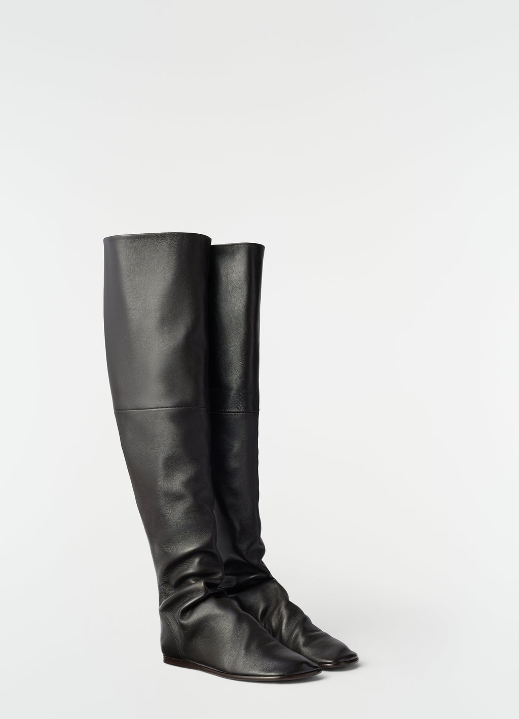 KNEE TOP GLOVE FLAT BOOTS IN SHINY NAPPA LAMB