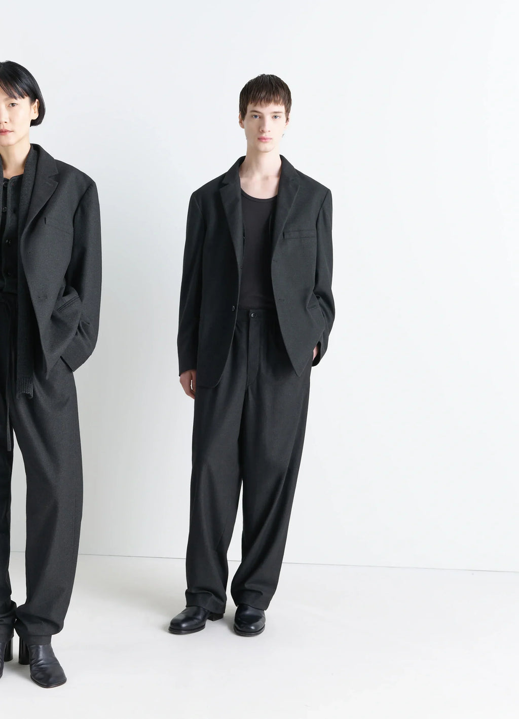 VESTE SOUPLE À BOUTONNAGE SIMPLE EN CACHEMIRE DOUX