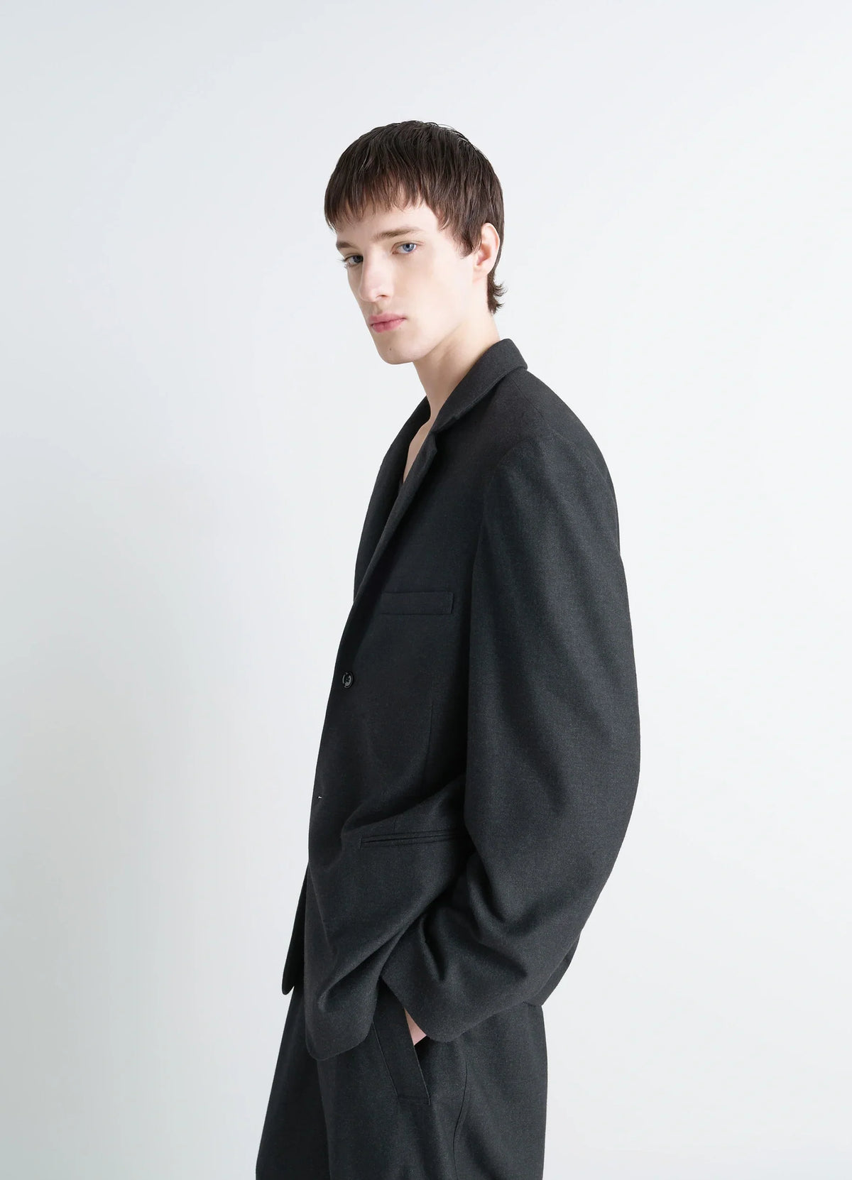 VESTE SOUPLE À BOUTONNAGE SIMPLE EN CACHEMIRE DOUX